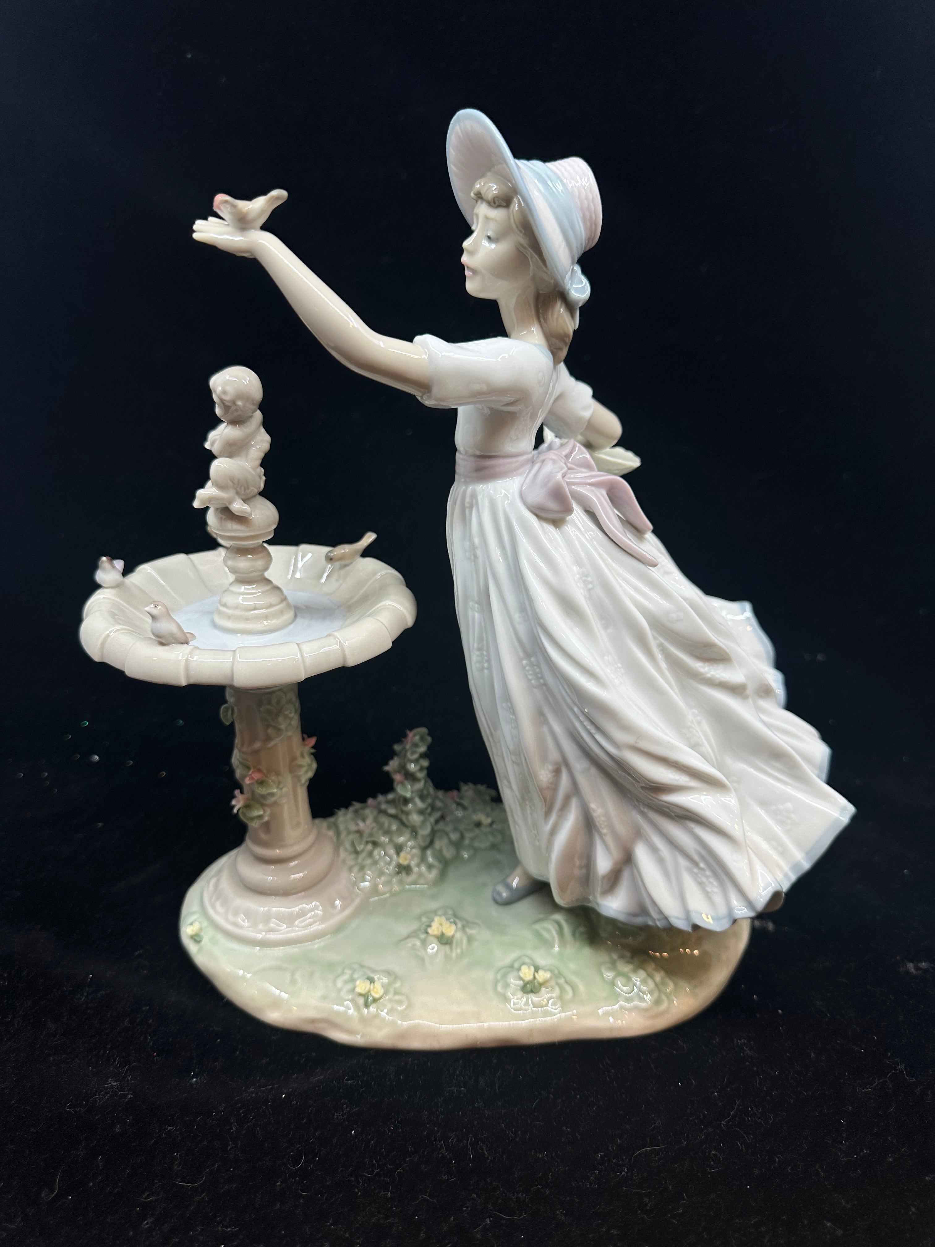 Lladro selling Spring Girl with Cisne 5.5 Inch Figurine # 5550