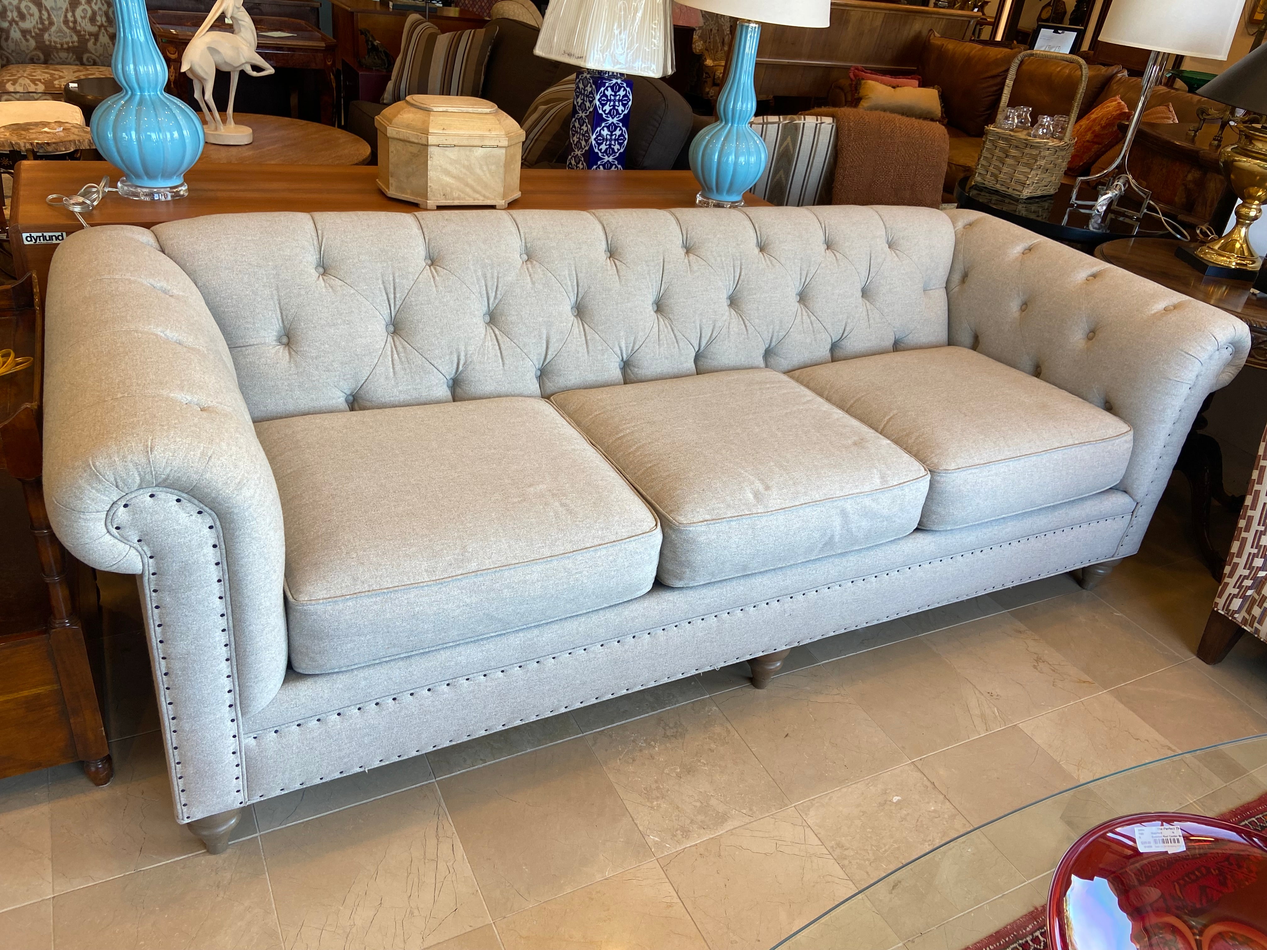Hickorycraft Sofa (25195) – The Perfect Thing