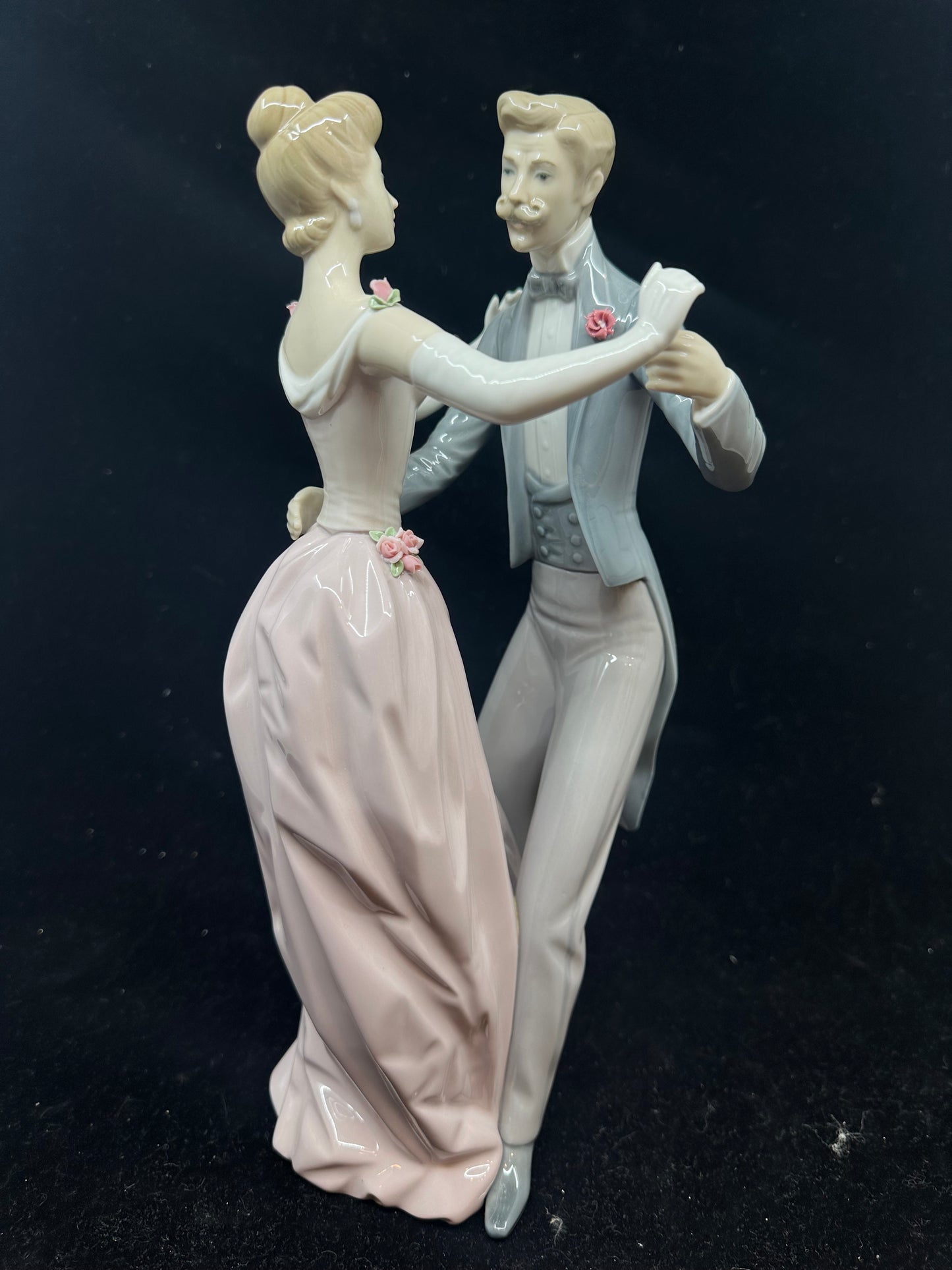 Lladro Anniversary Waltz Figurine #1372 (9J78A7)