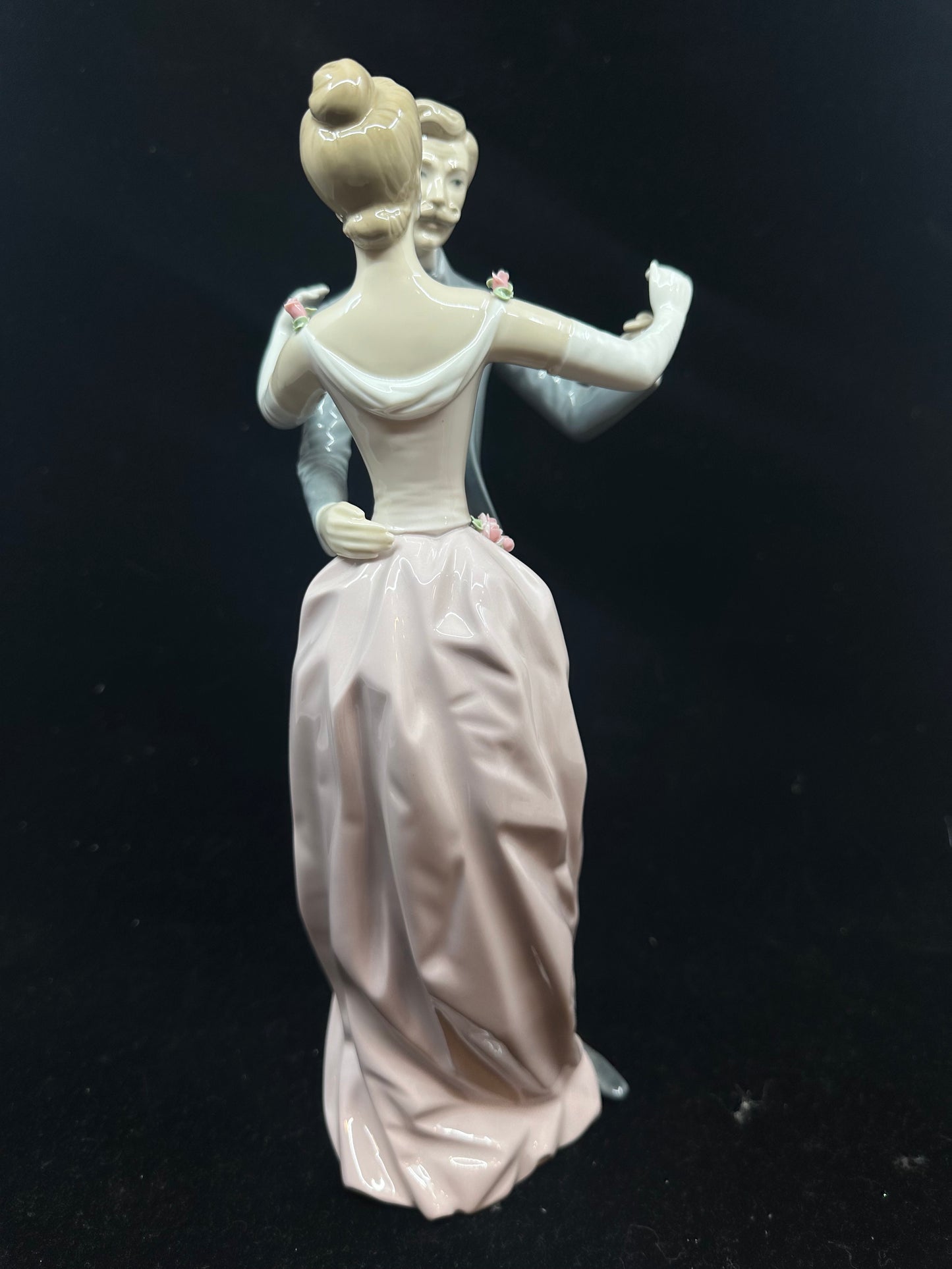 Lladro Anniversary Waltz Figurine #1372 (9J78A7)