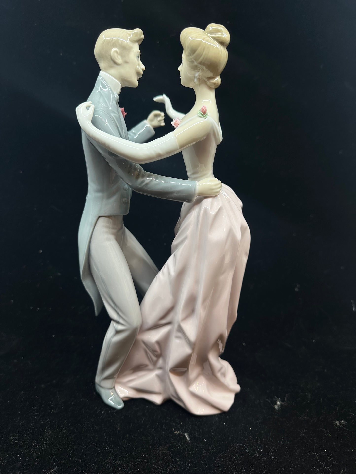 Lladro Anniversary Waltz Figurine #1372 (9J78A7)