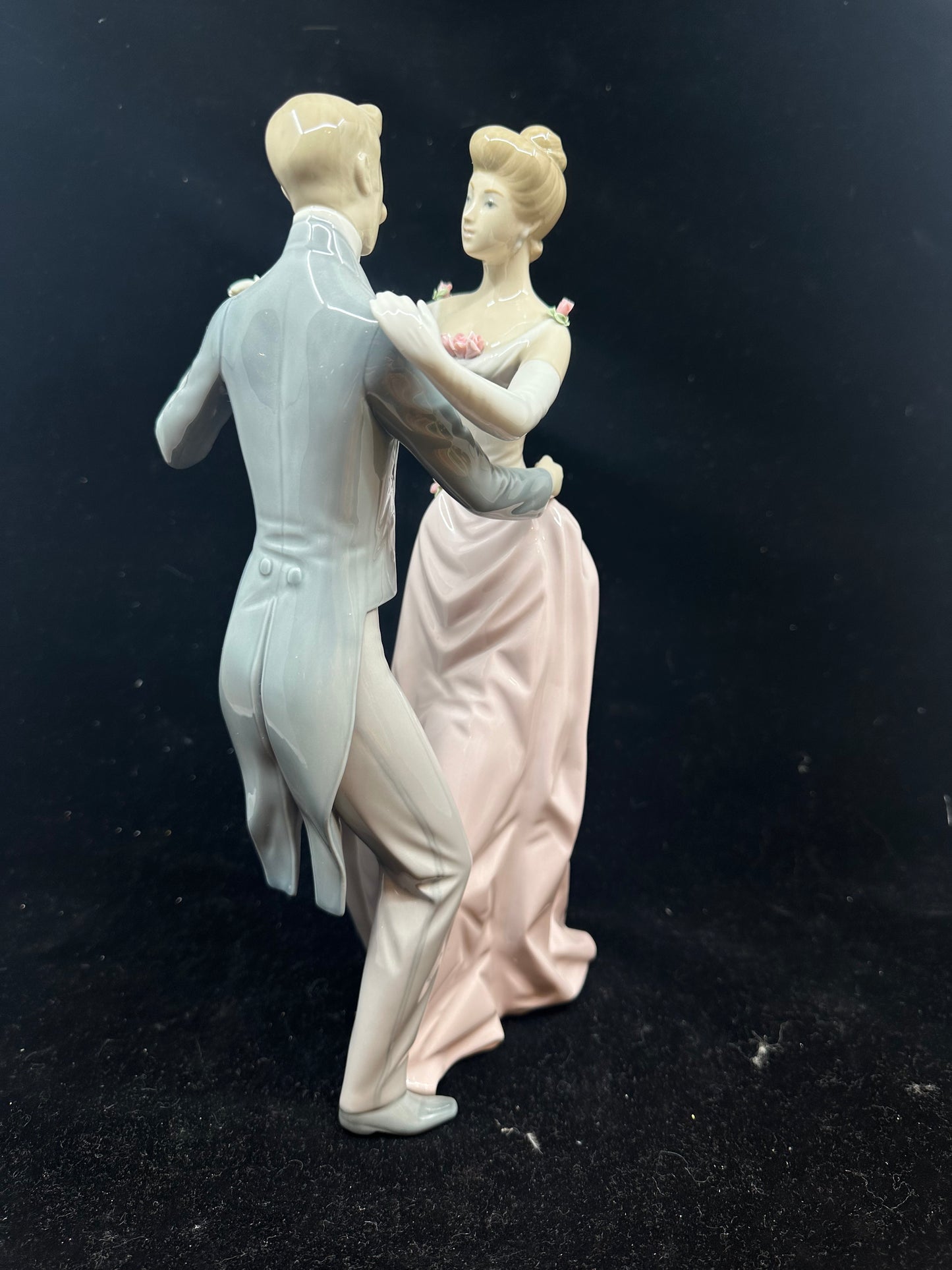 Lladro Anniversary Waltz Figurine #1372 (9J78A7)