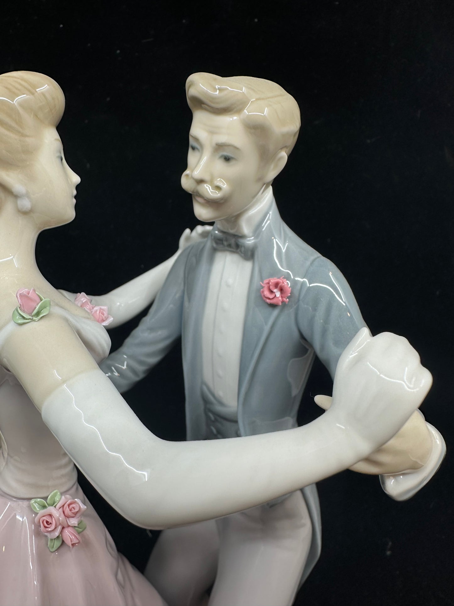 Lladro Anniversary Waltz Figurine #1372 (9J78A7)