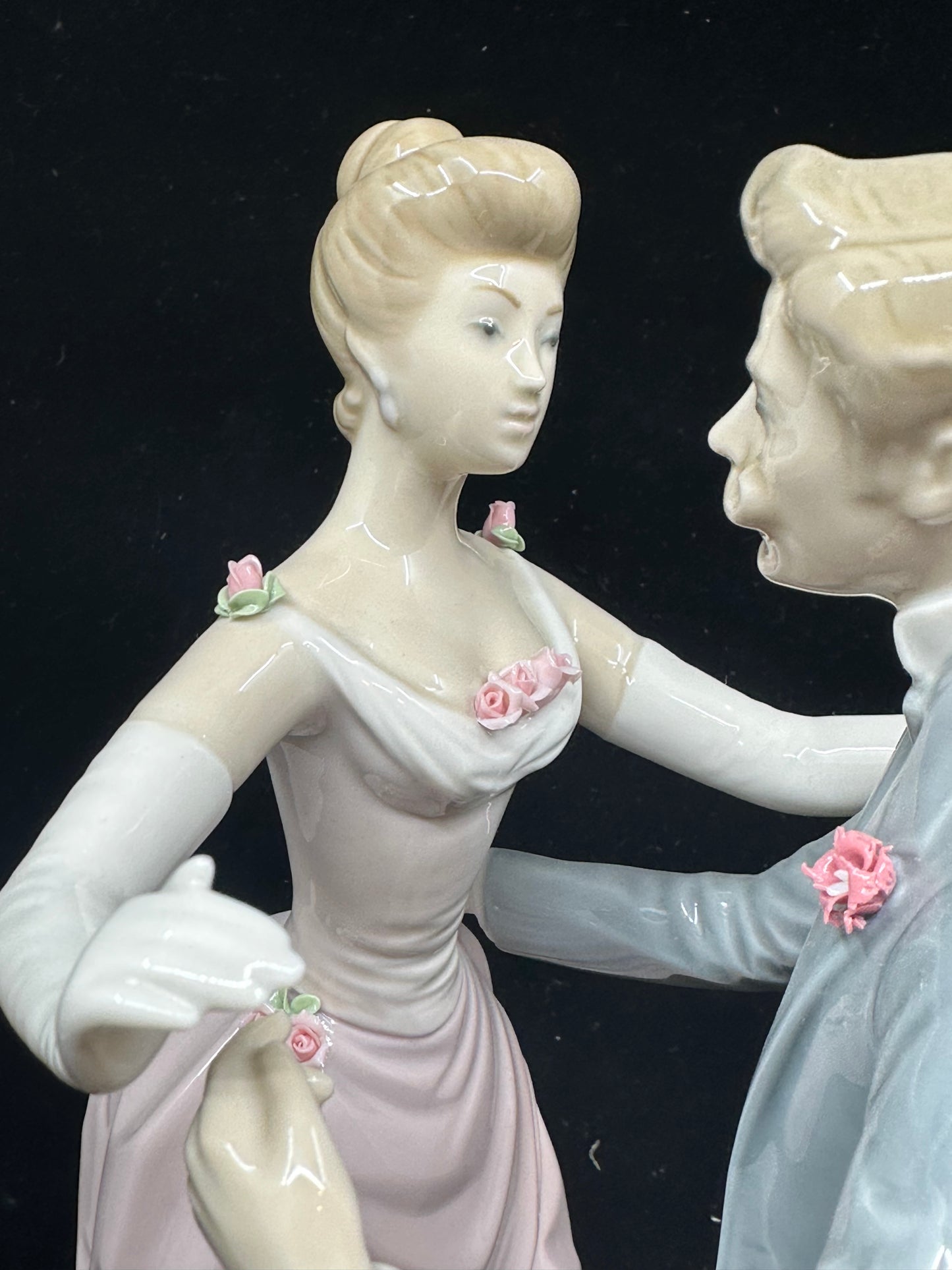 Lladro Anniversary Waltz Figurine #1372 (9J78A7)