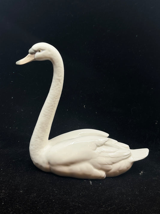 Lladro Graceful Swan #5230 (TY16ZL)