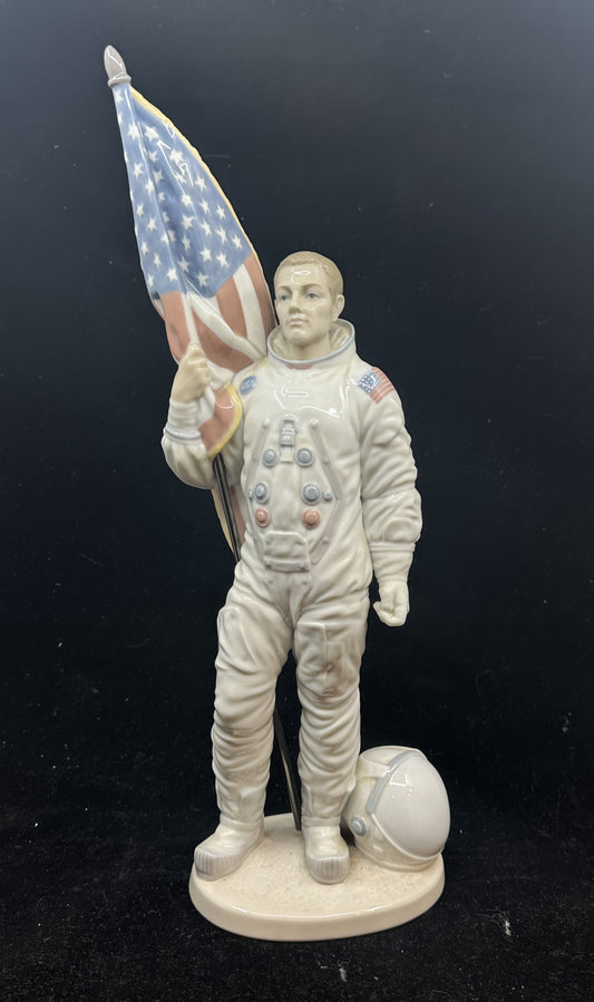 Lladro Apollo Landing Figurine #6168 (EFV3N6)