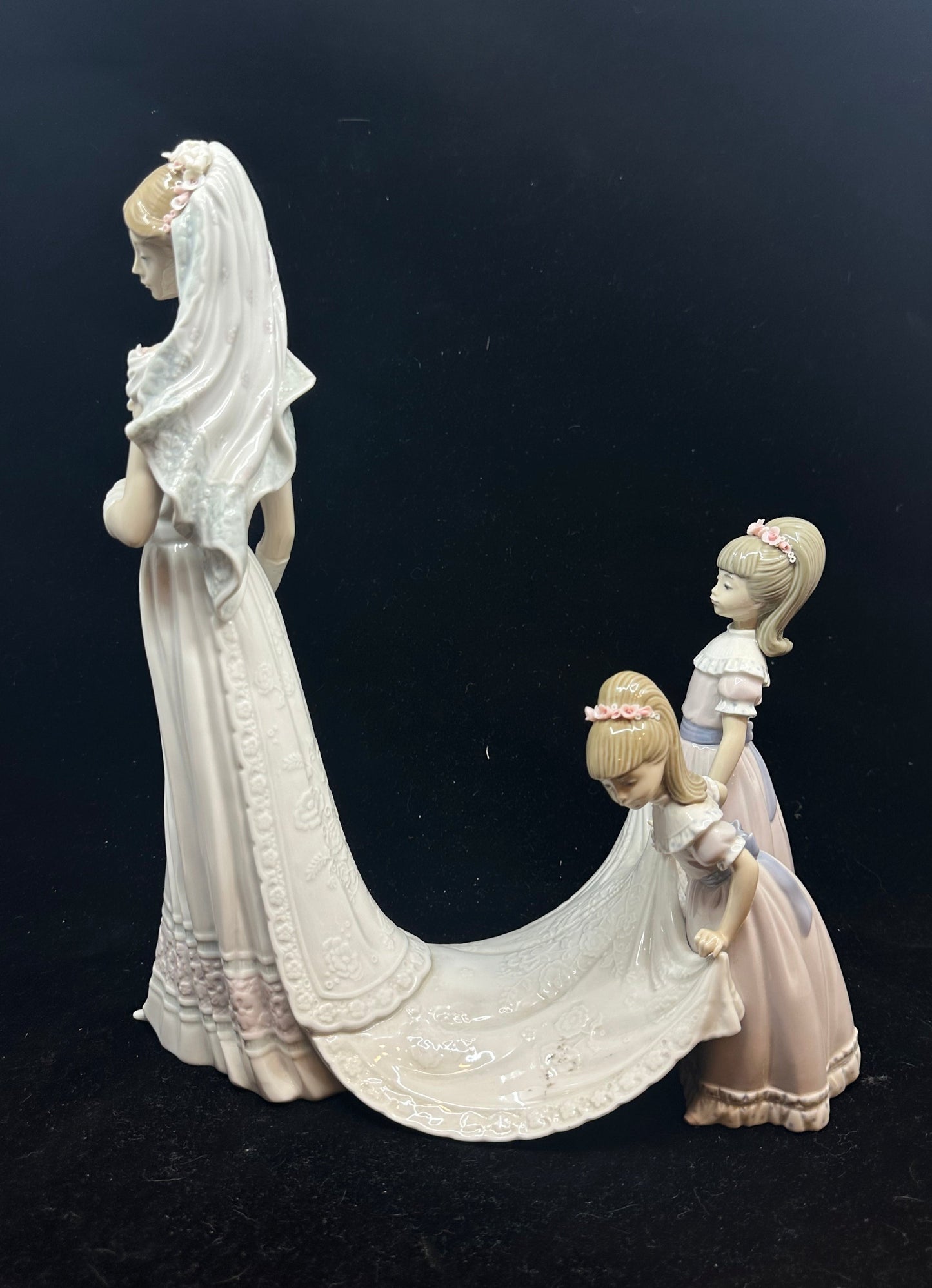 Lladro Here Comes the Bride Figurine #1446 (K7NG3E)