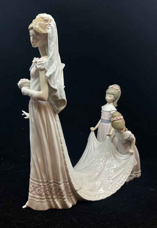 Lladro Here Comes the Bride Figurine #1446 (K7NG3E)
