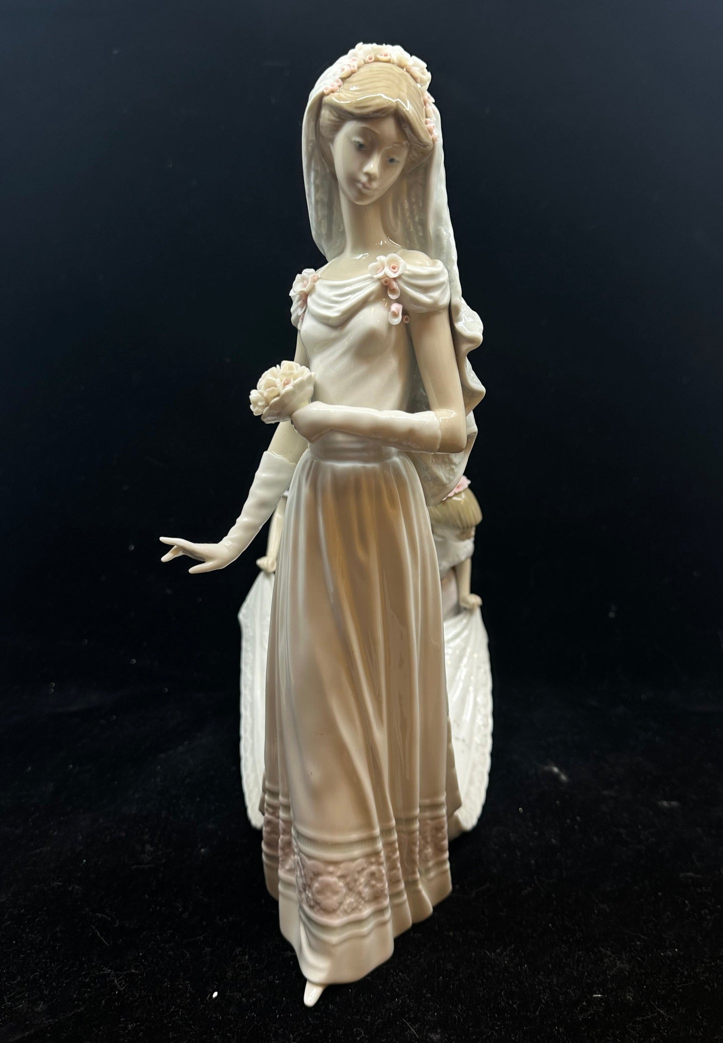 Lladro Here Comes the Bride Figurine #1446 (K7NG3E)