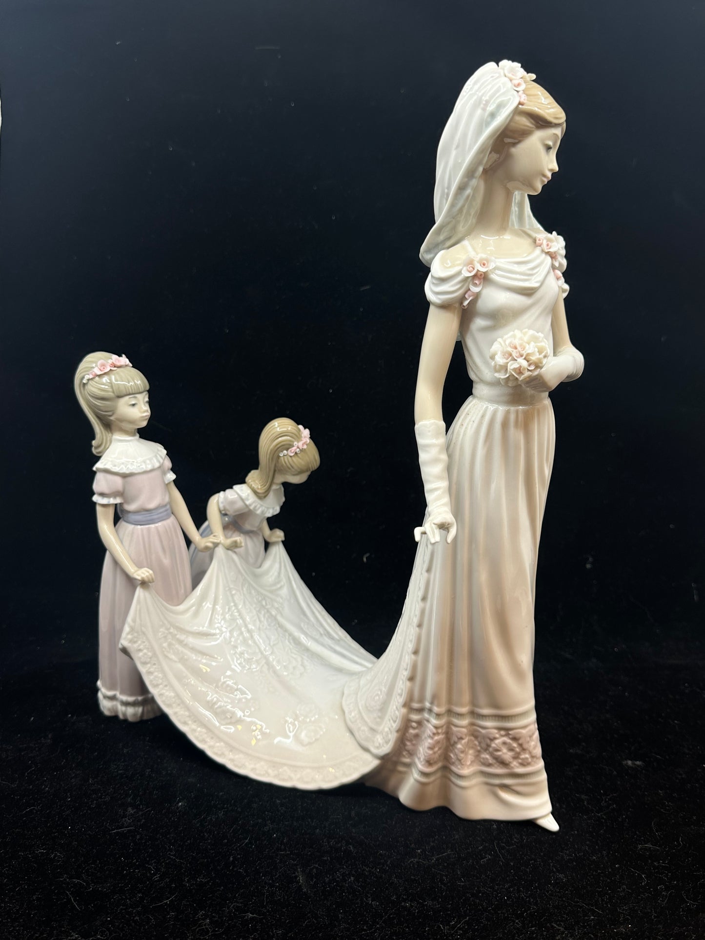 Lladro Here Comes the Bride Figurine #1446 (K7NG3E)