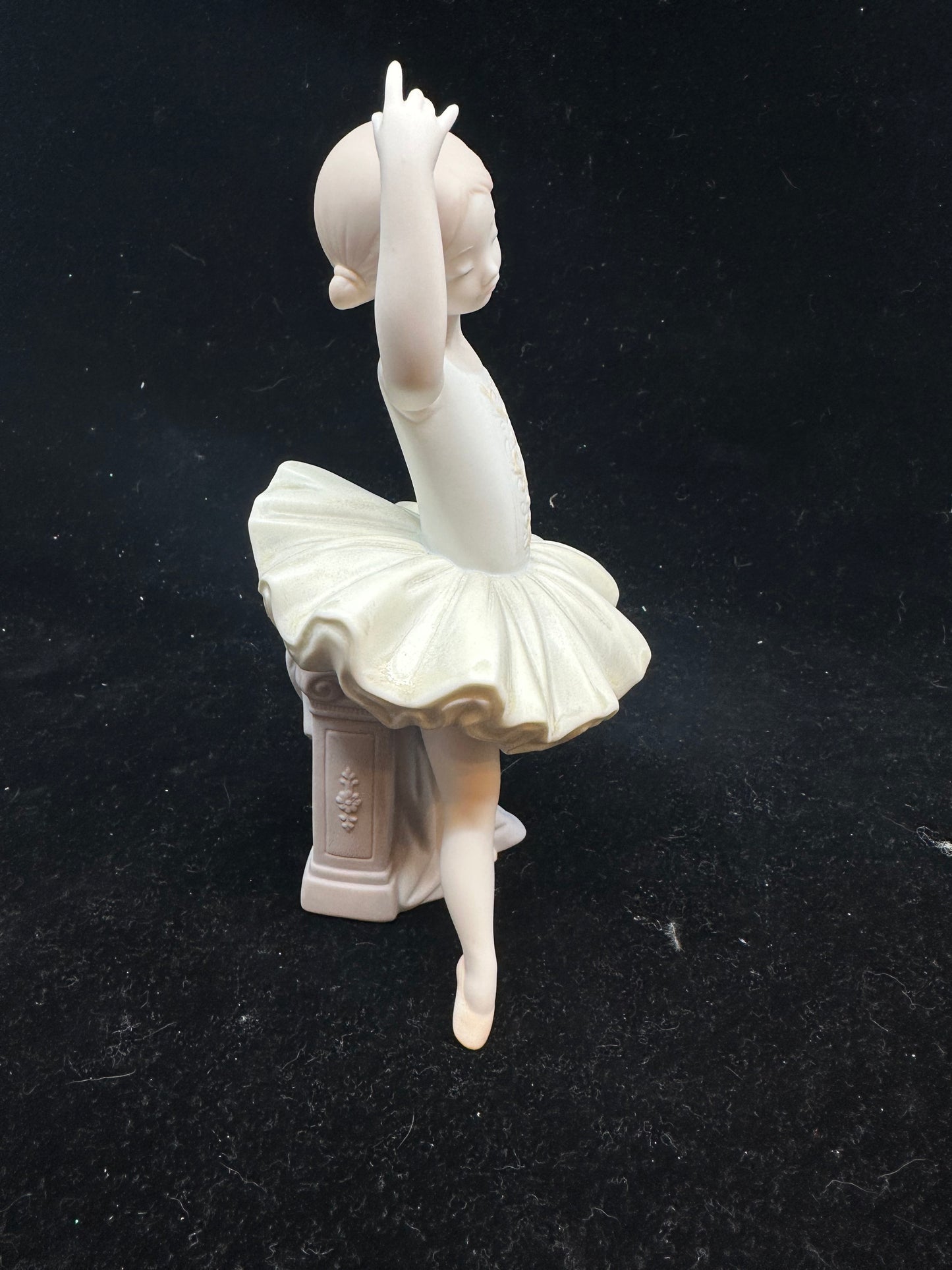 Lladro Matte Ballerina (7EL75B)