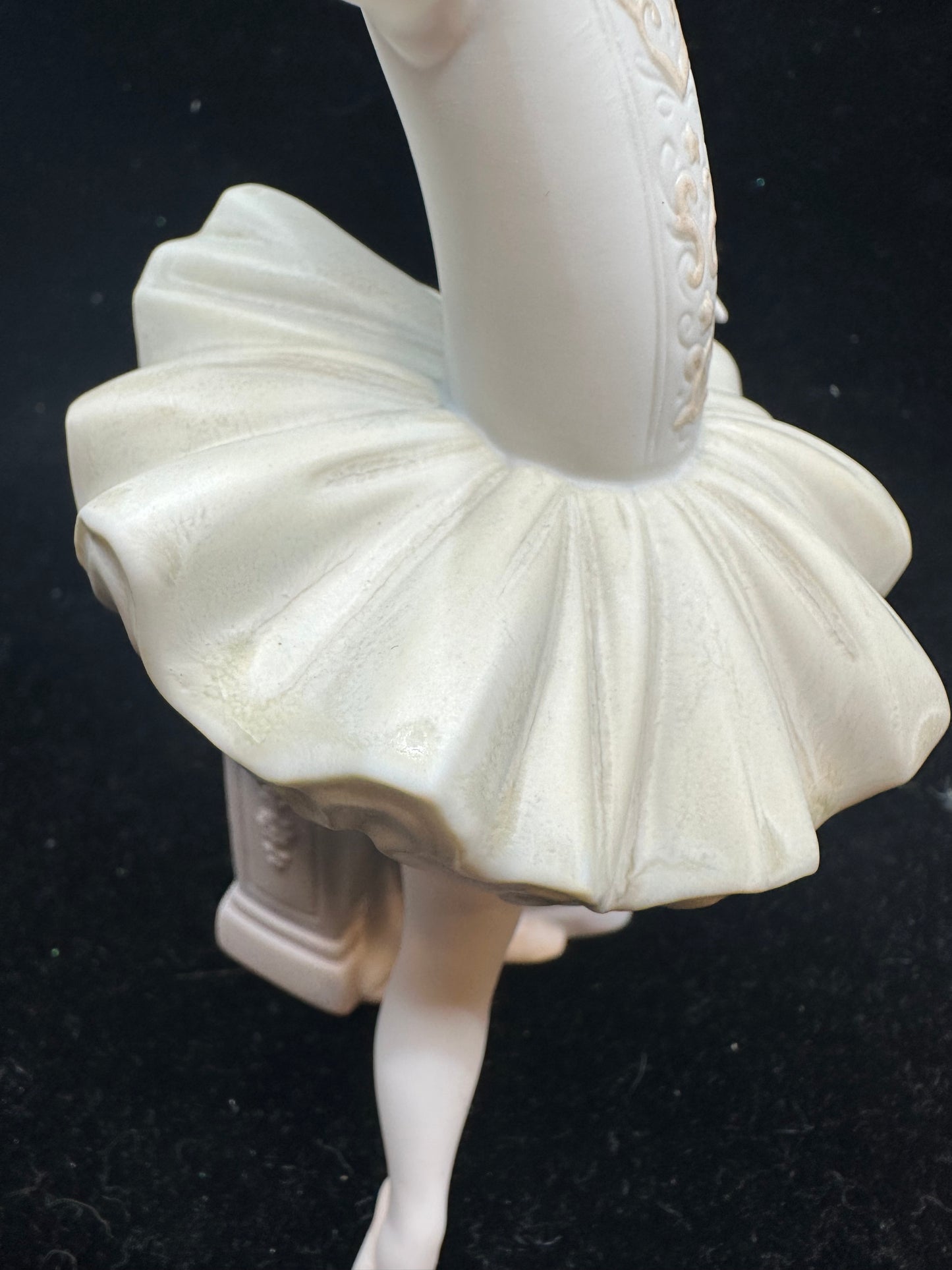 Lladro Matte Ballerina (7EL75B)