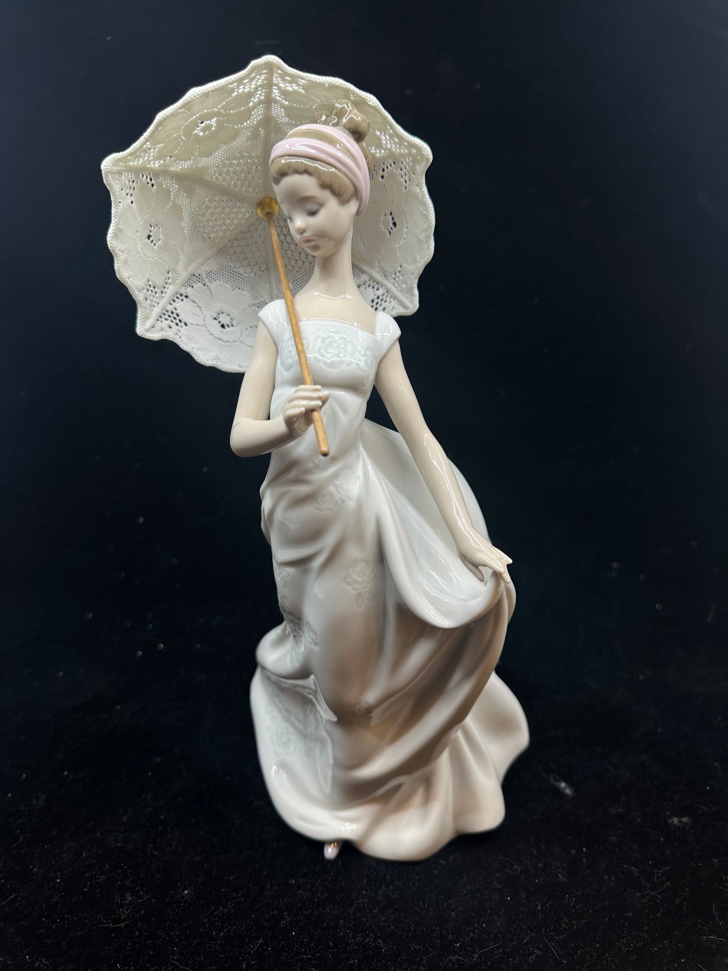 Lladro Finesse Woman Figurine (RPNHVS)