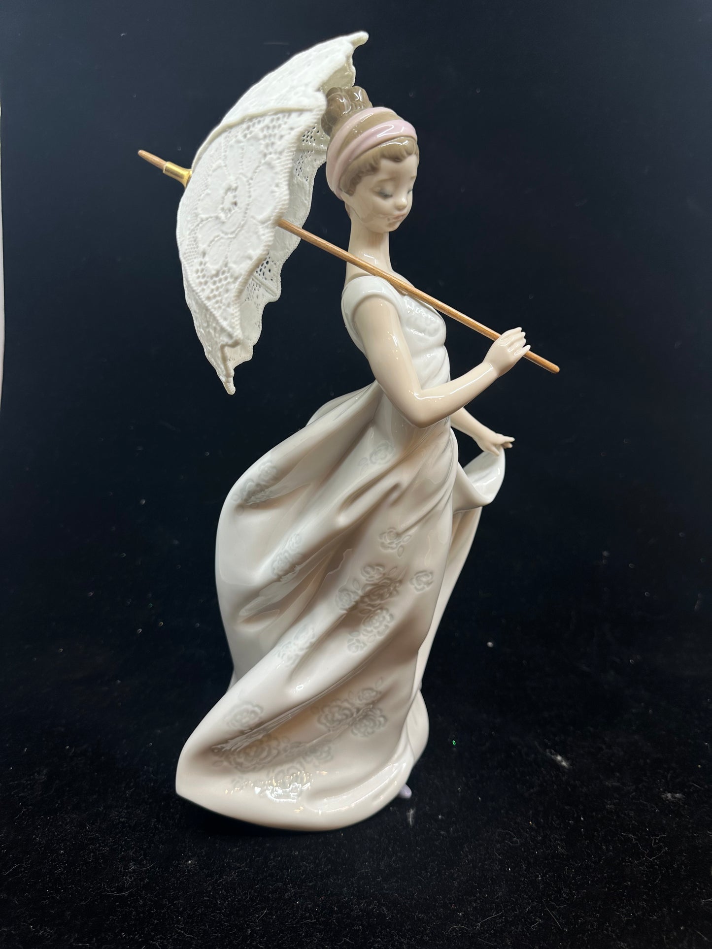 Lladro Finesse Woman Figurine (RPNHVS)