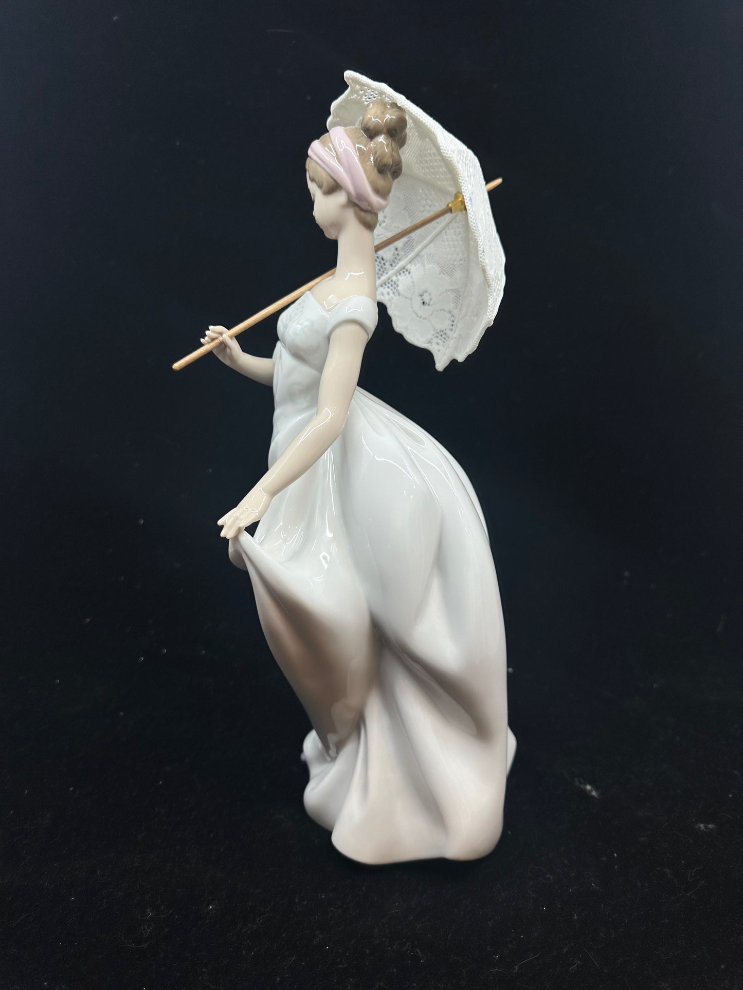 Lladro Finesse Woman Figurine (RPNHVS)