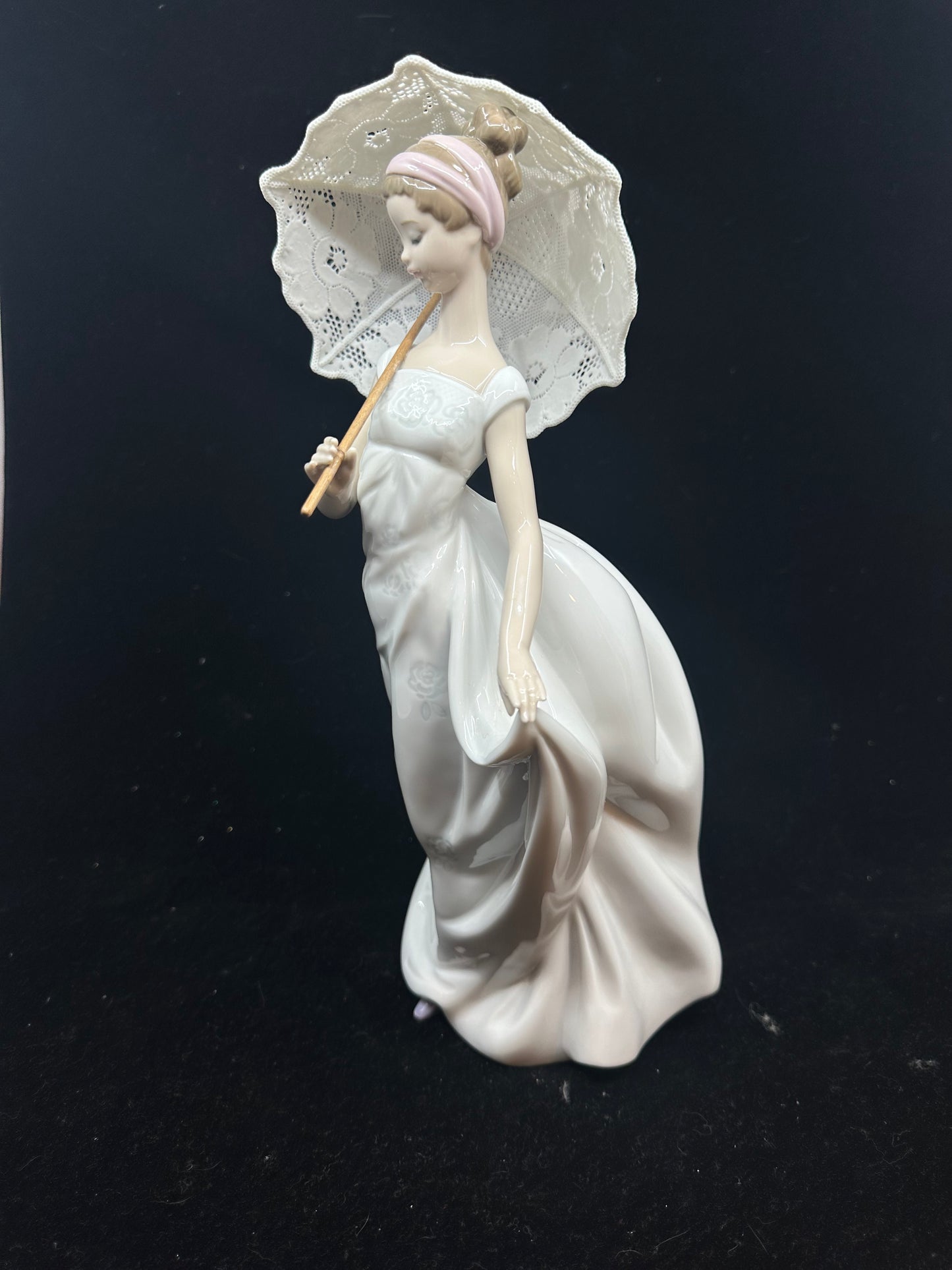 Lladro Finesse Woman Figurine (RPNHVS)