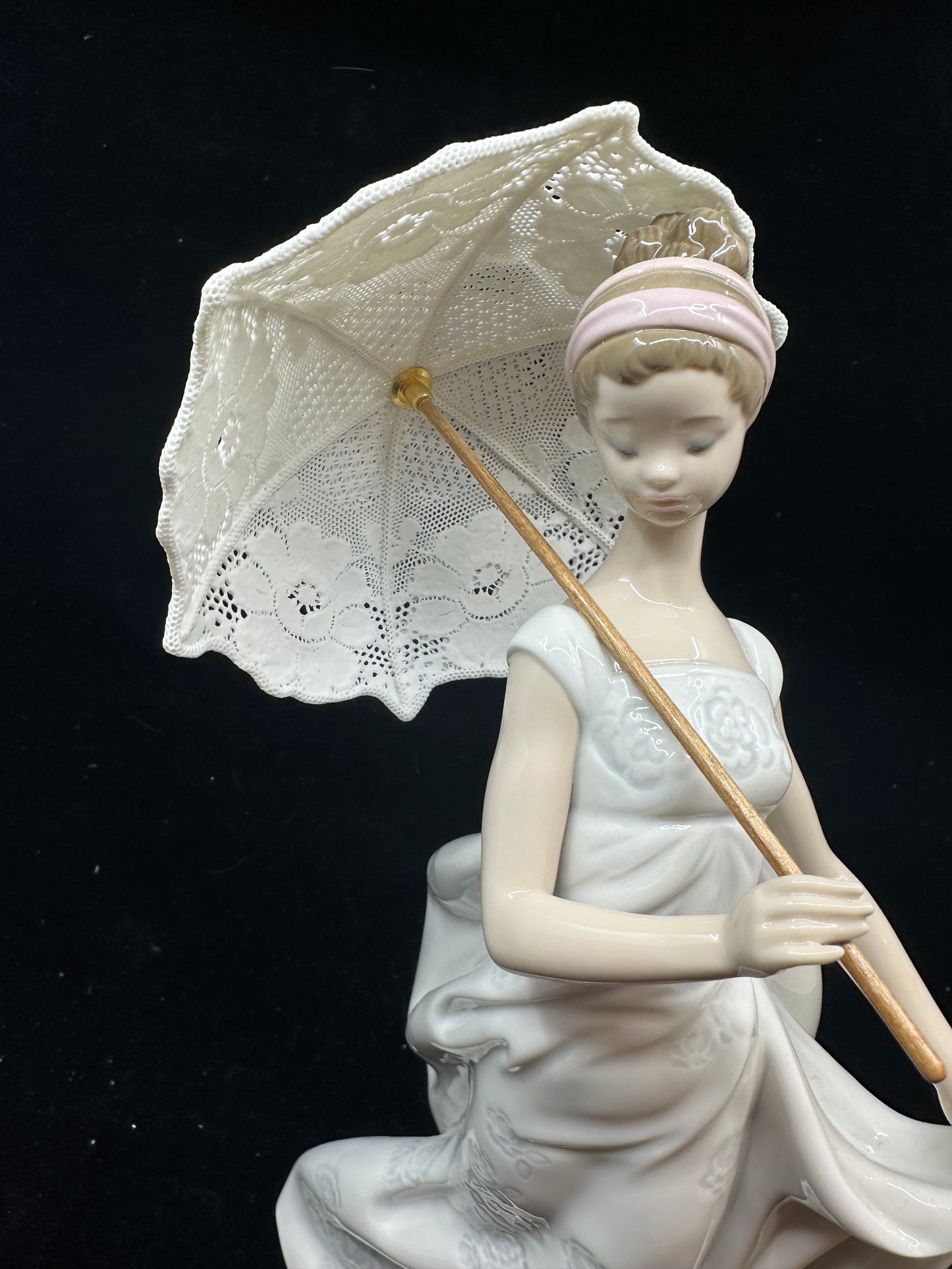 Lladro Finesse Woman Figurine (RPNHVS)