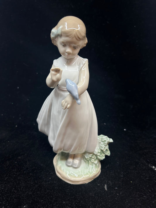 Lladro Are You Tired Figurine #8059 (PKA3DP)