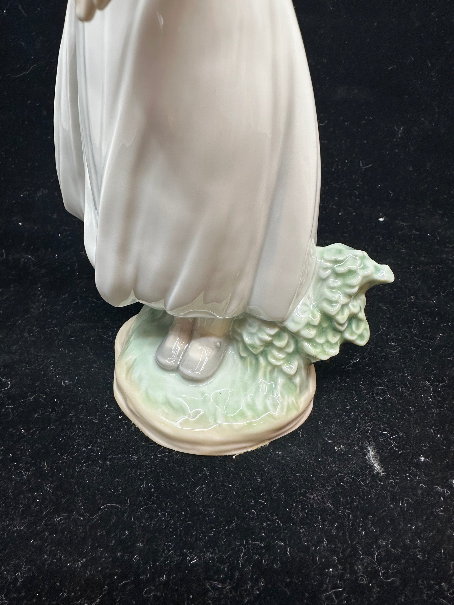 Lladro Are You Tired Figurine #8059 (PKA3DP)