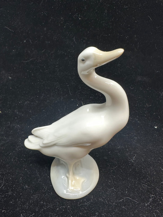 Lladro Standing Goose Figurine (KDJ53J)