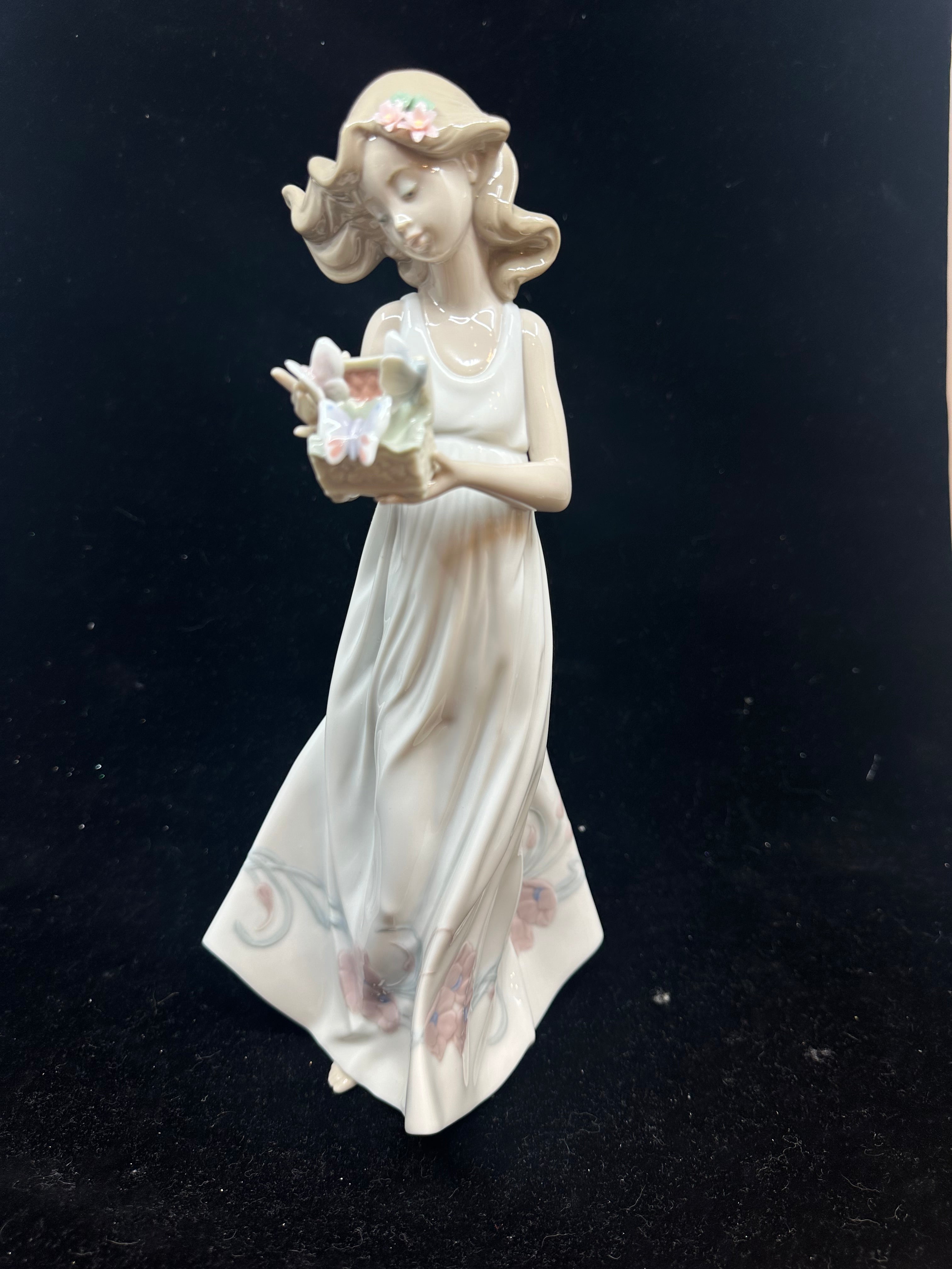 Lladro Butterfly Treasures Figurine #6777 (4GAT8S)