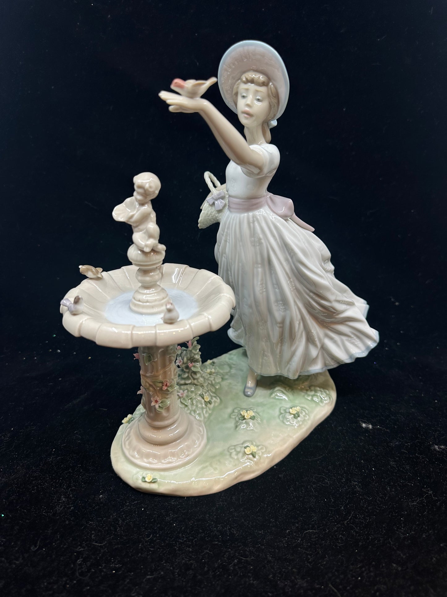 Lladro Spring Joy Figurine #6106 (863A79)