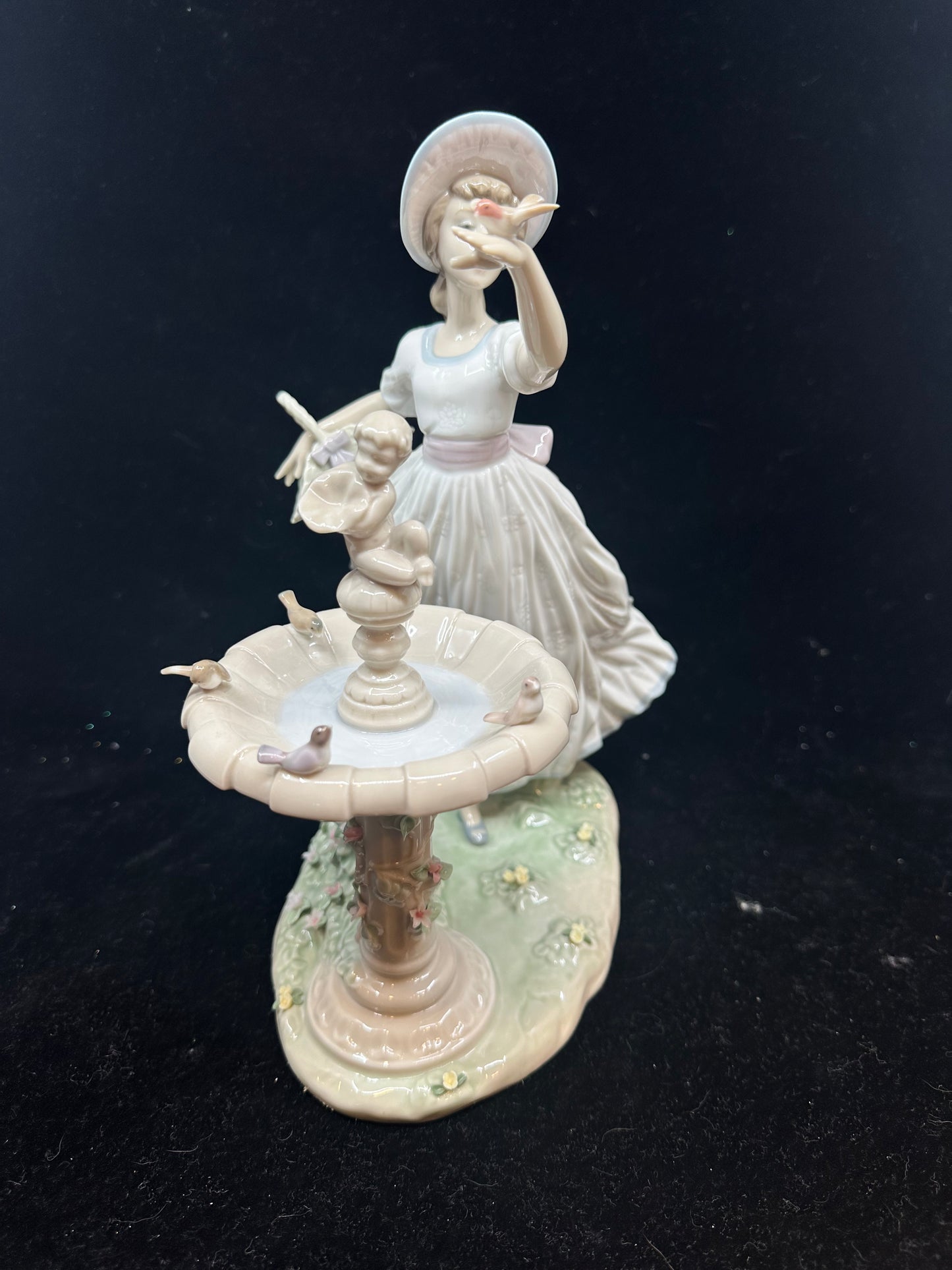 Lladro Spring Joy Figurine #6106 (863A79)