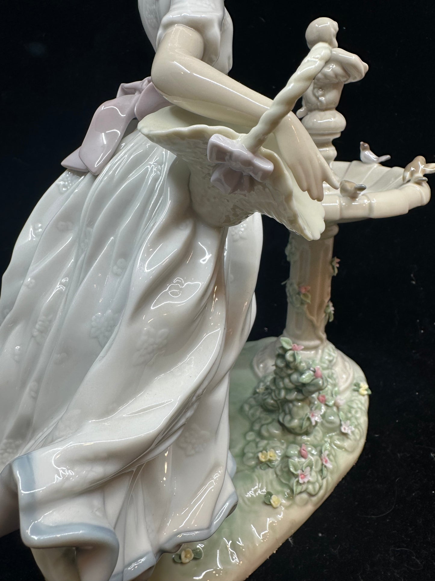 Lladro Spring Joy Figurine #6106 (863A79)