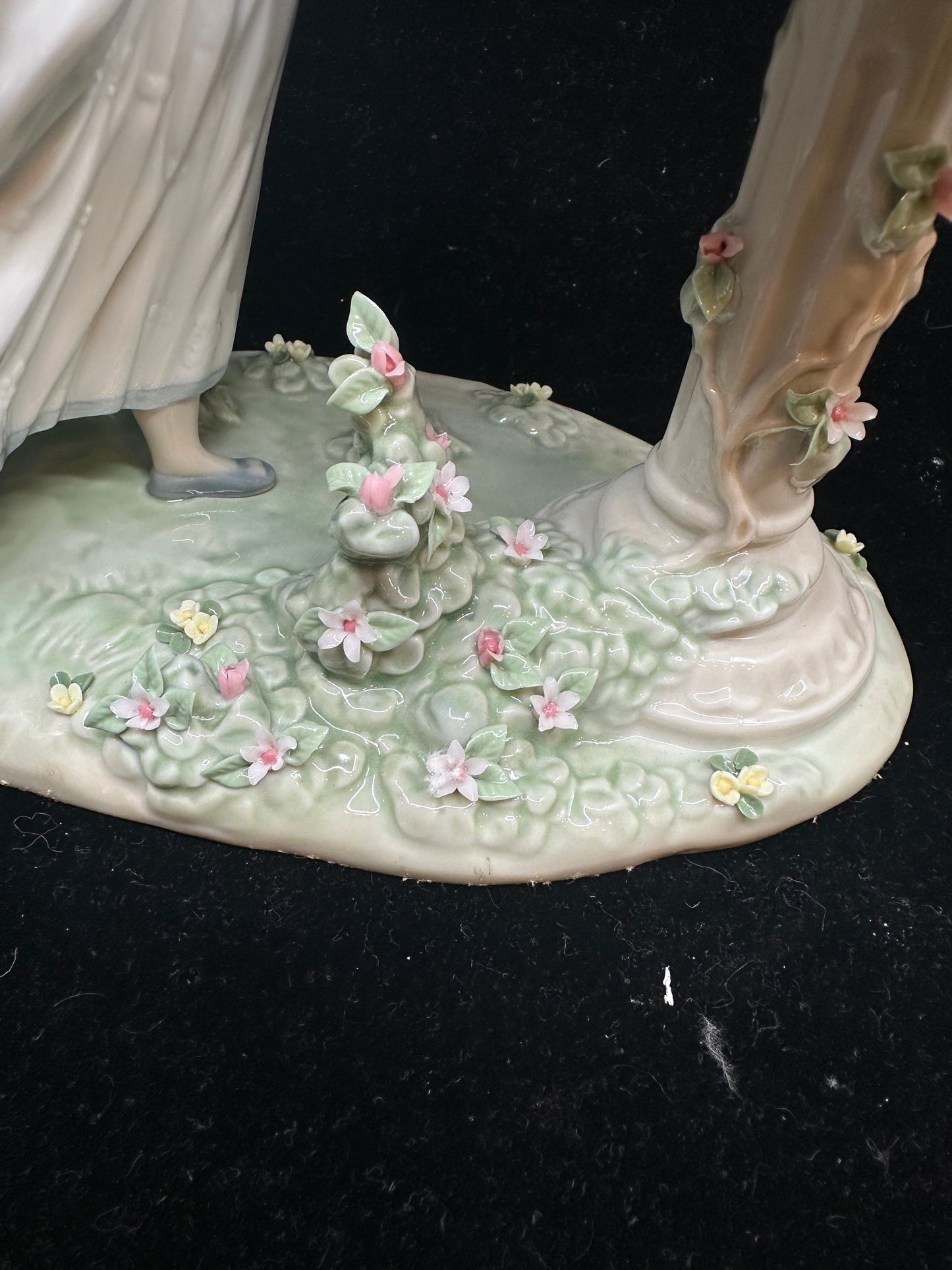 Lladro Spring Joy Figurine #6106 (863A79)