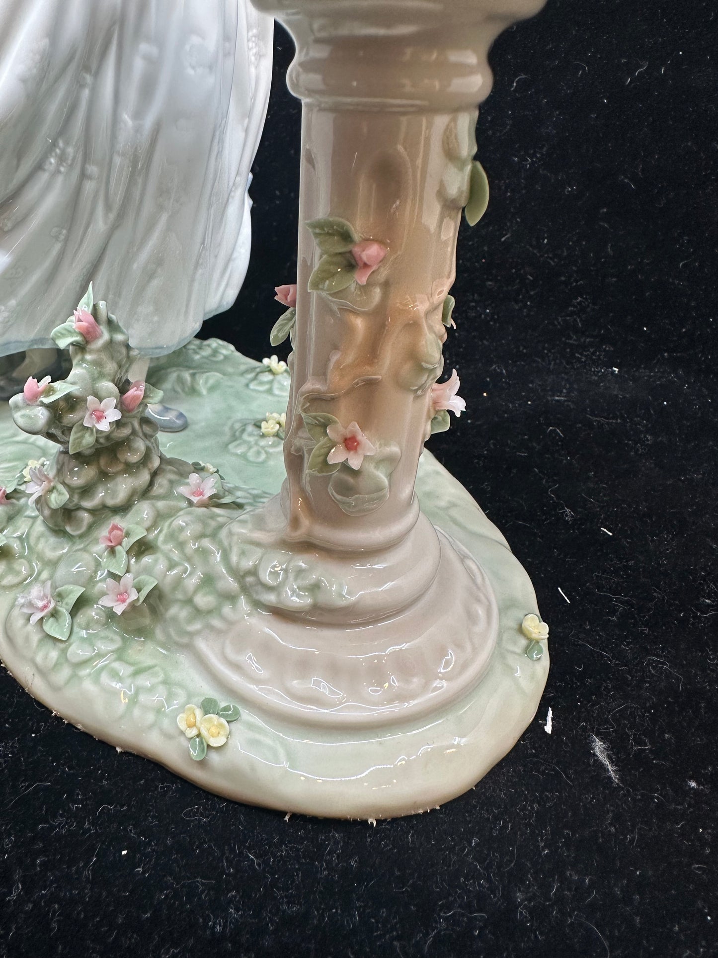 Lladro Spring Joy Figurine #6106 (863A79)