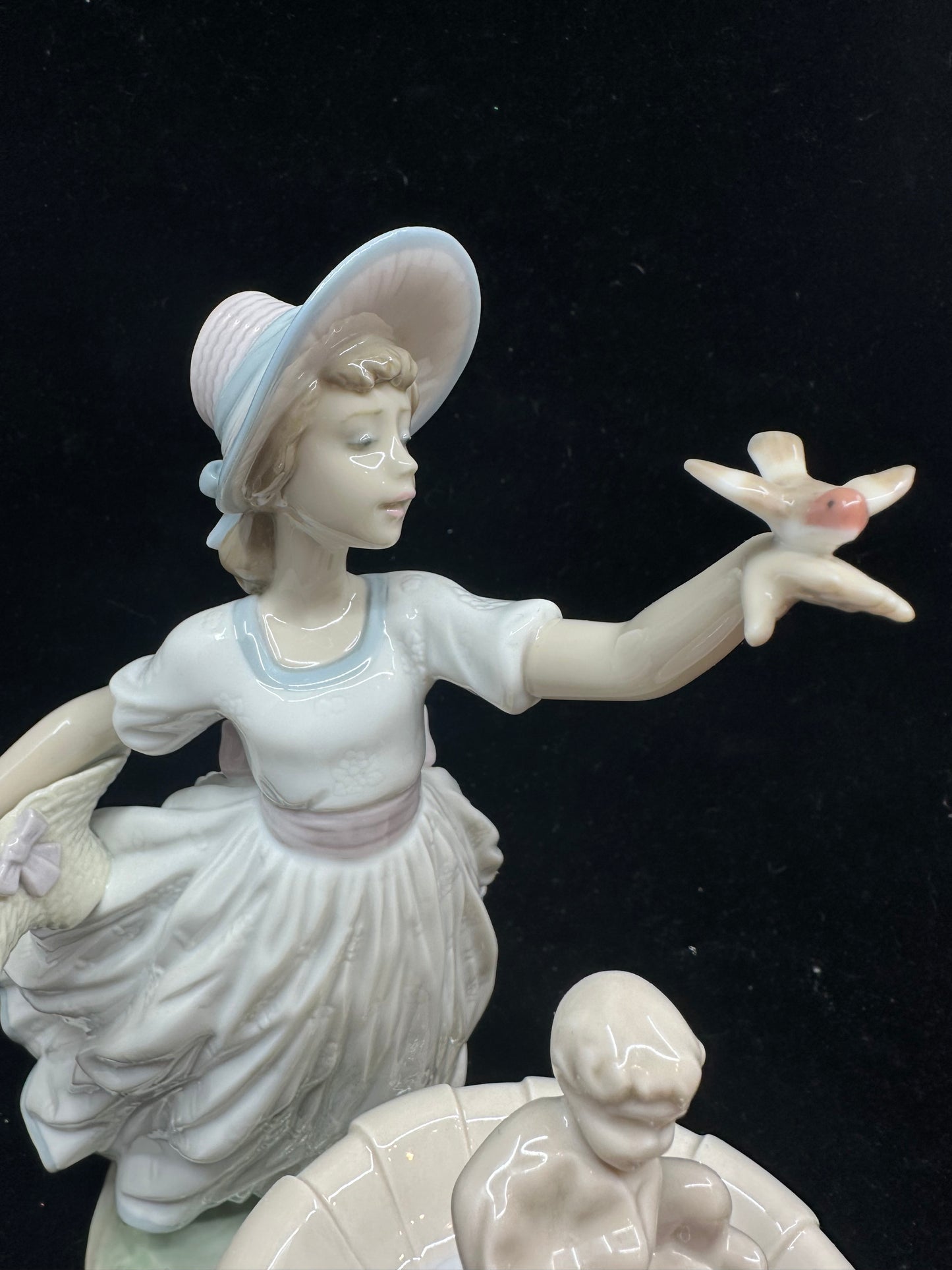 Lladro Spring Joy Figurine #6106 (863A79)