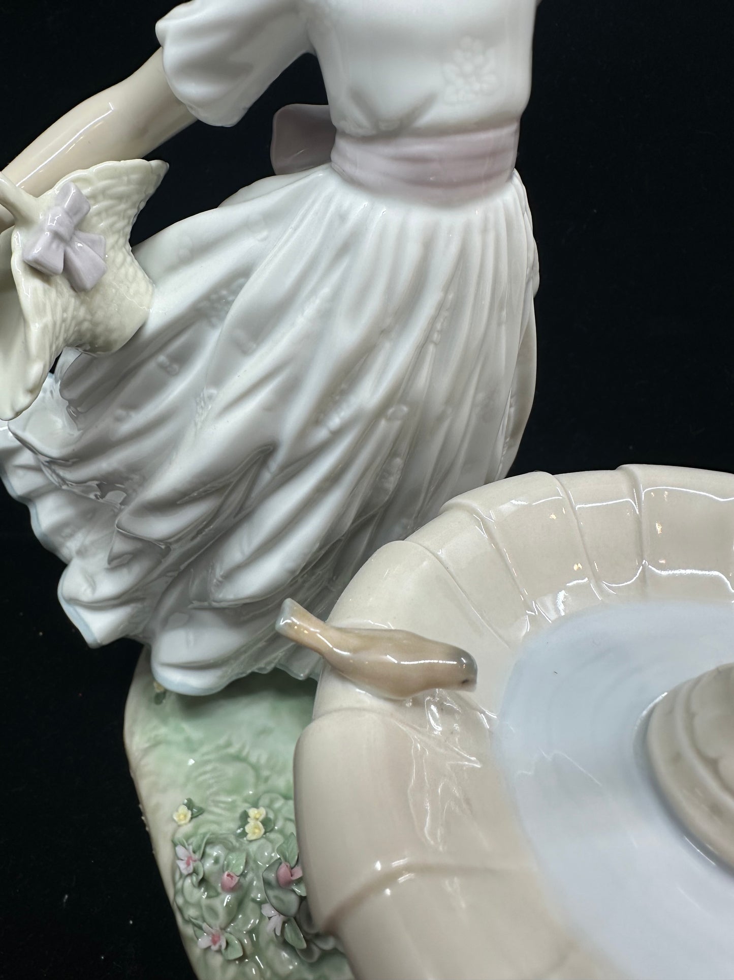 Lladro Spring Joy Figurine #6106 (863A79)