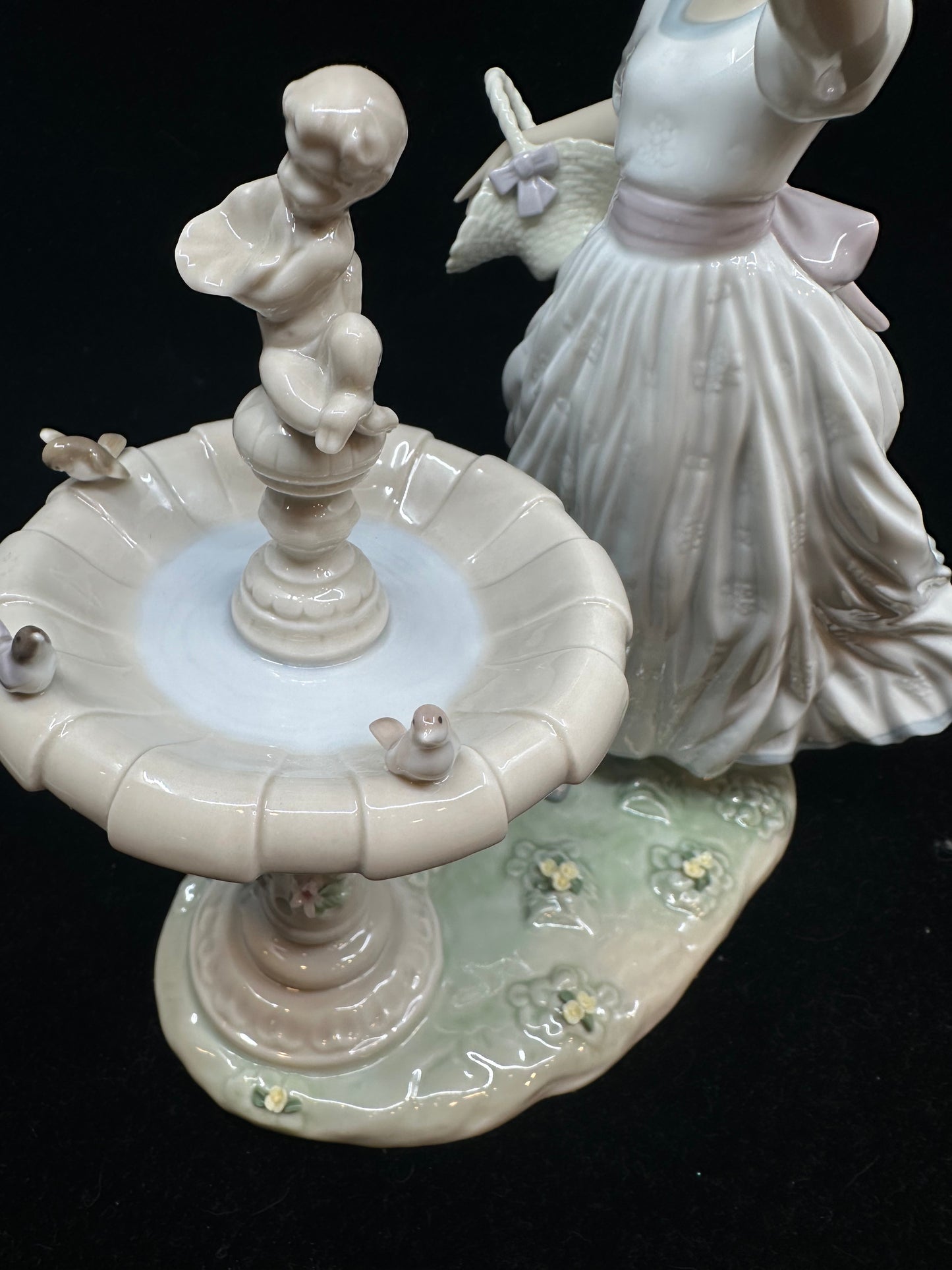 Lladro Spring Joy Figurine #6106 (863A79)