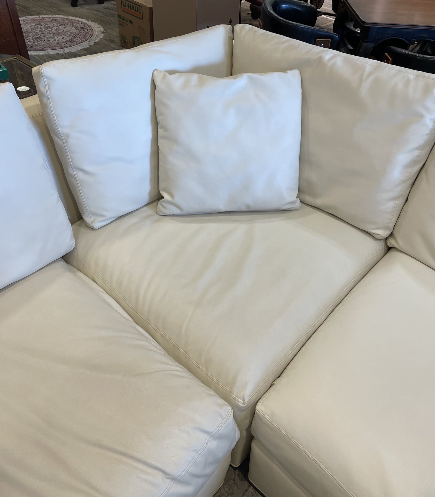 Lee Industries White Leather Sectional (U4FQ14)