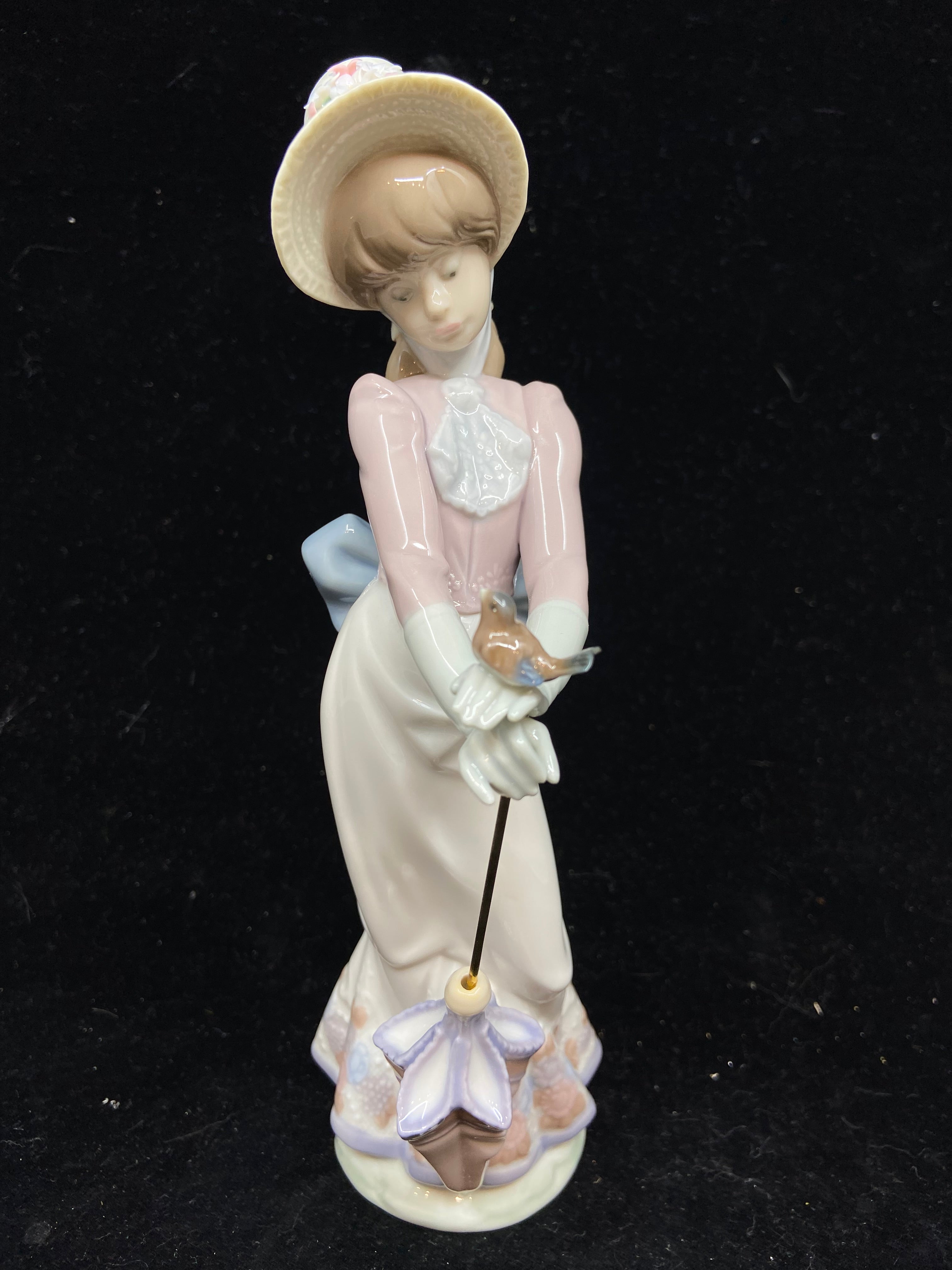 Fashion Lladro girl with hat porcelain figurine retired