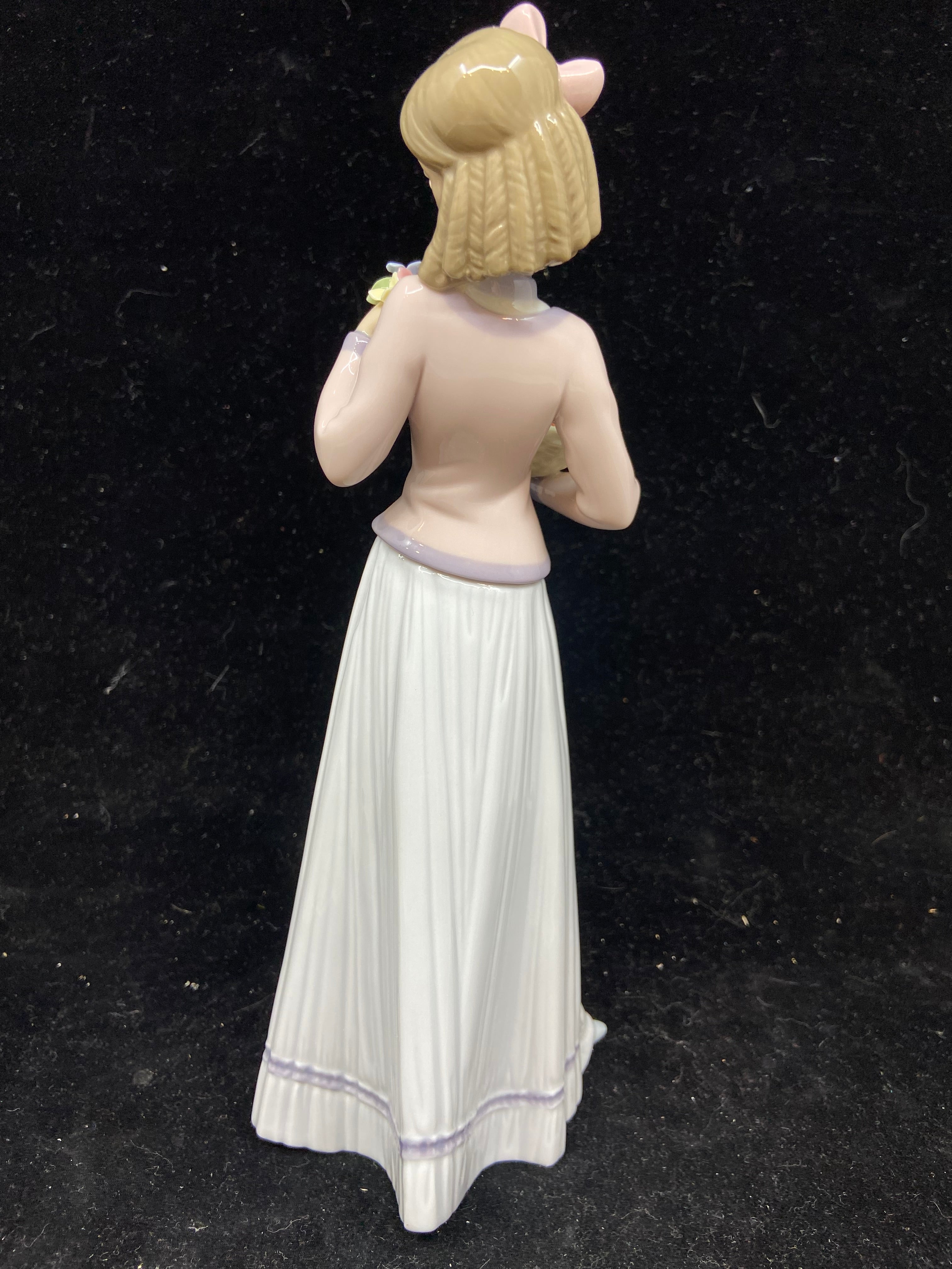 Lladro Figurine: 7644 Innocence in Bloom, No/ online Box