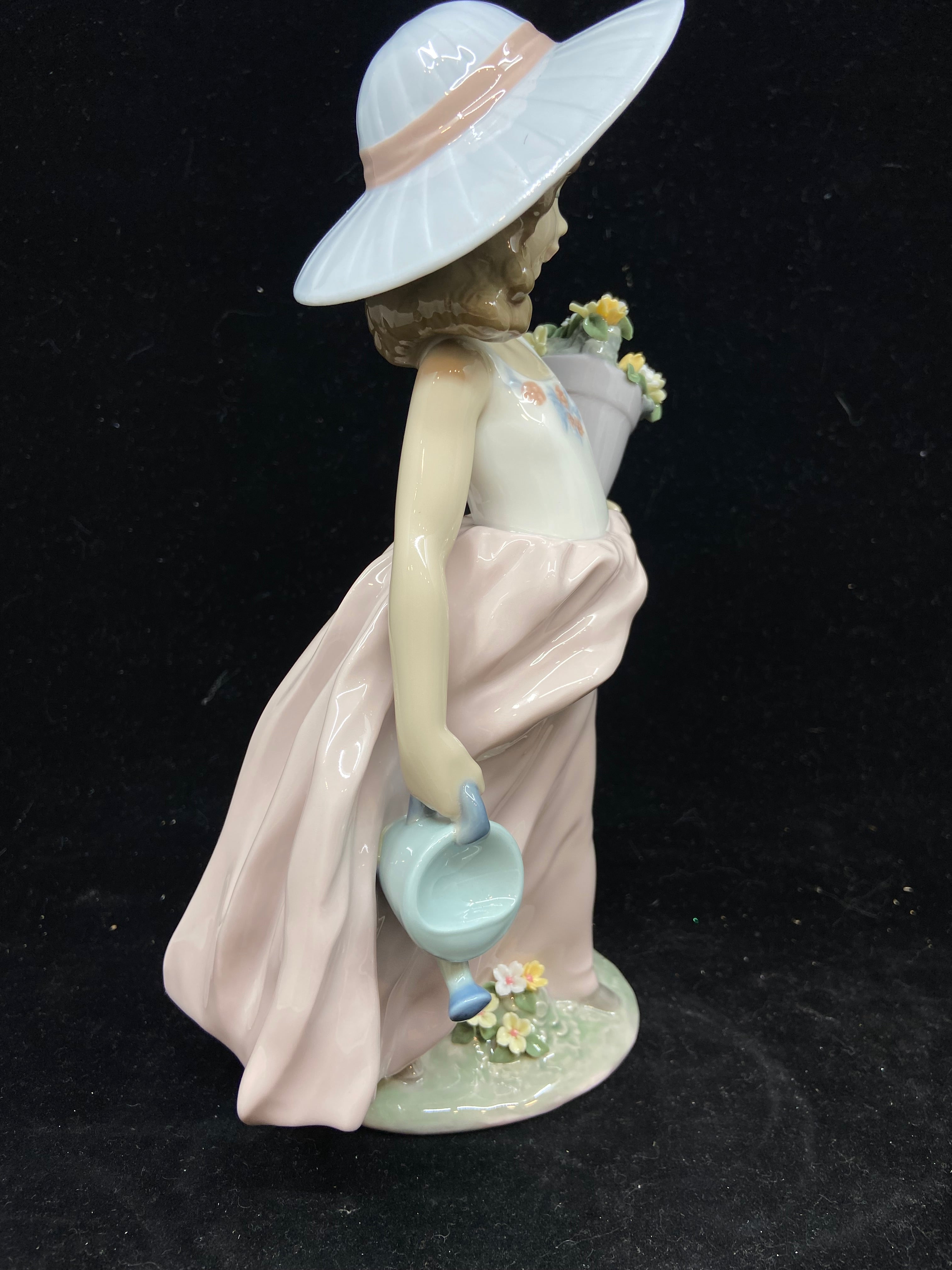 Lladro #7676 A Wish Come True (26410) – The Perfect Thing