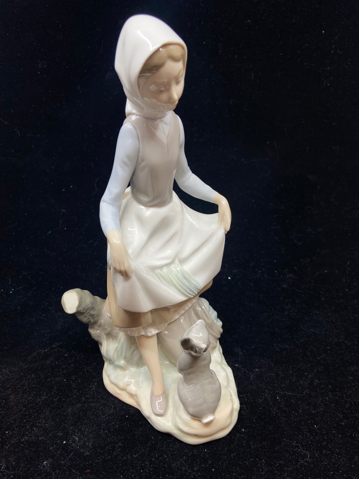 Lladro Rabbit Food Figurine #4826 (93J6C8)