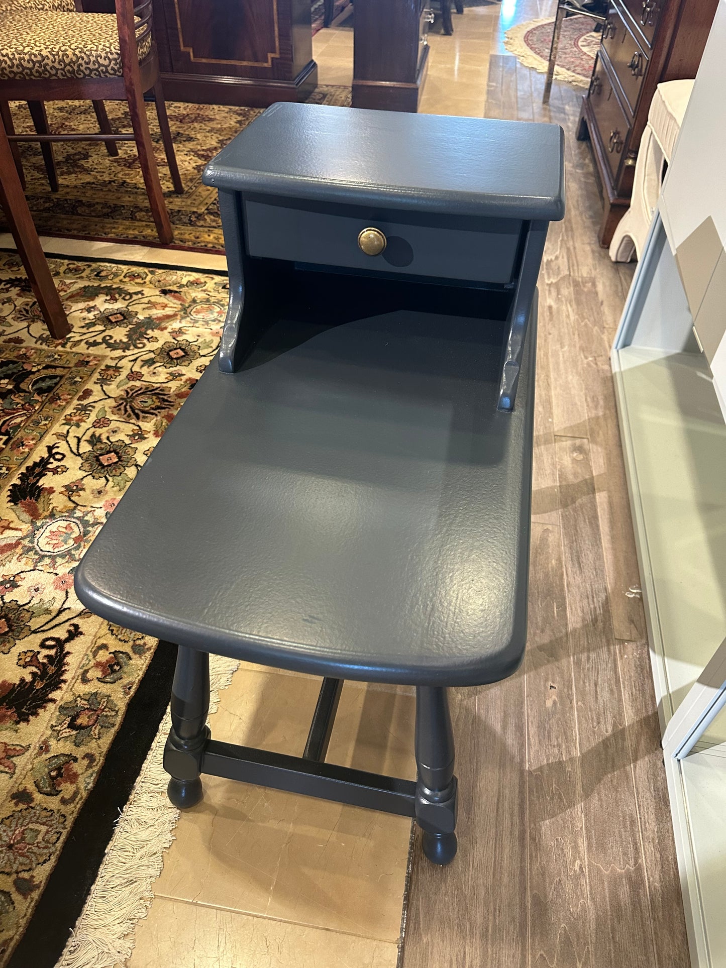 Gray Step Back End Table (VTSLX6)