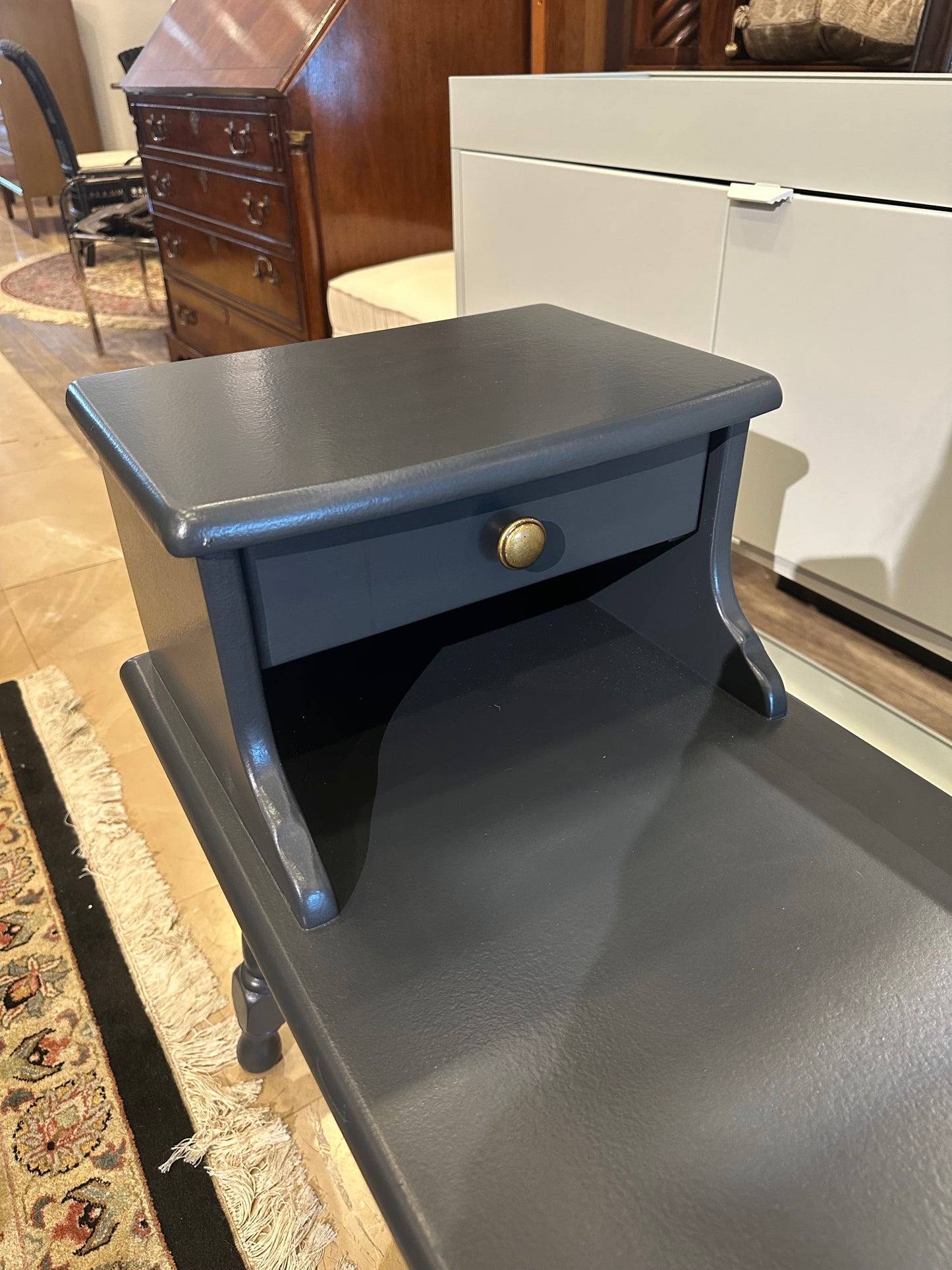 Gray Step Back End Table (VTSLX6)