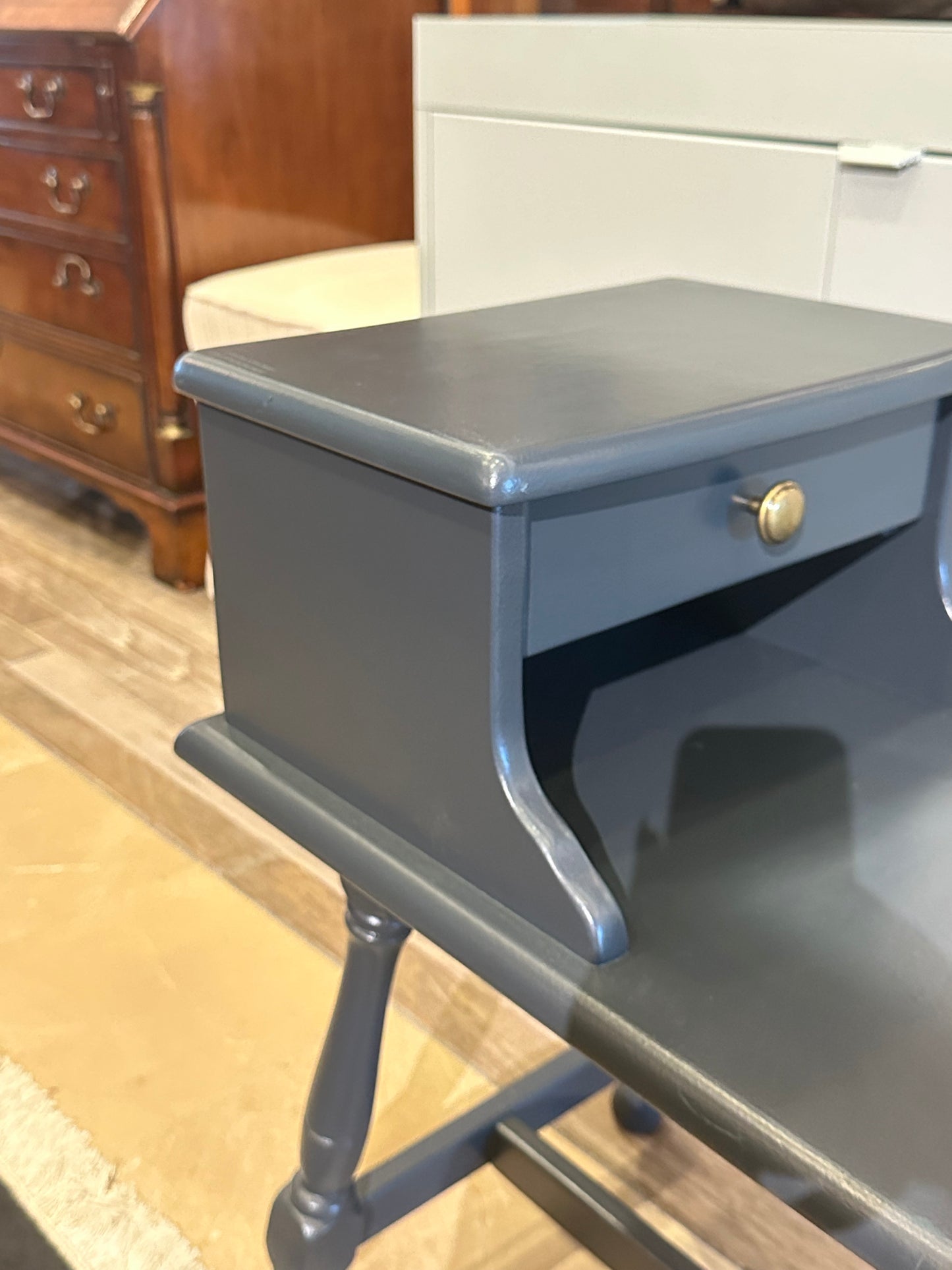 Gray Step Back End Table (VTSLX6)