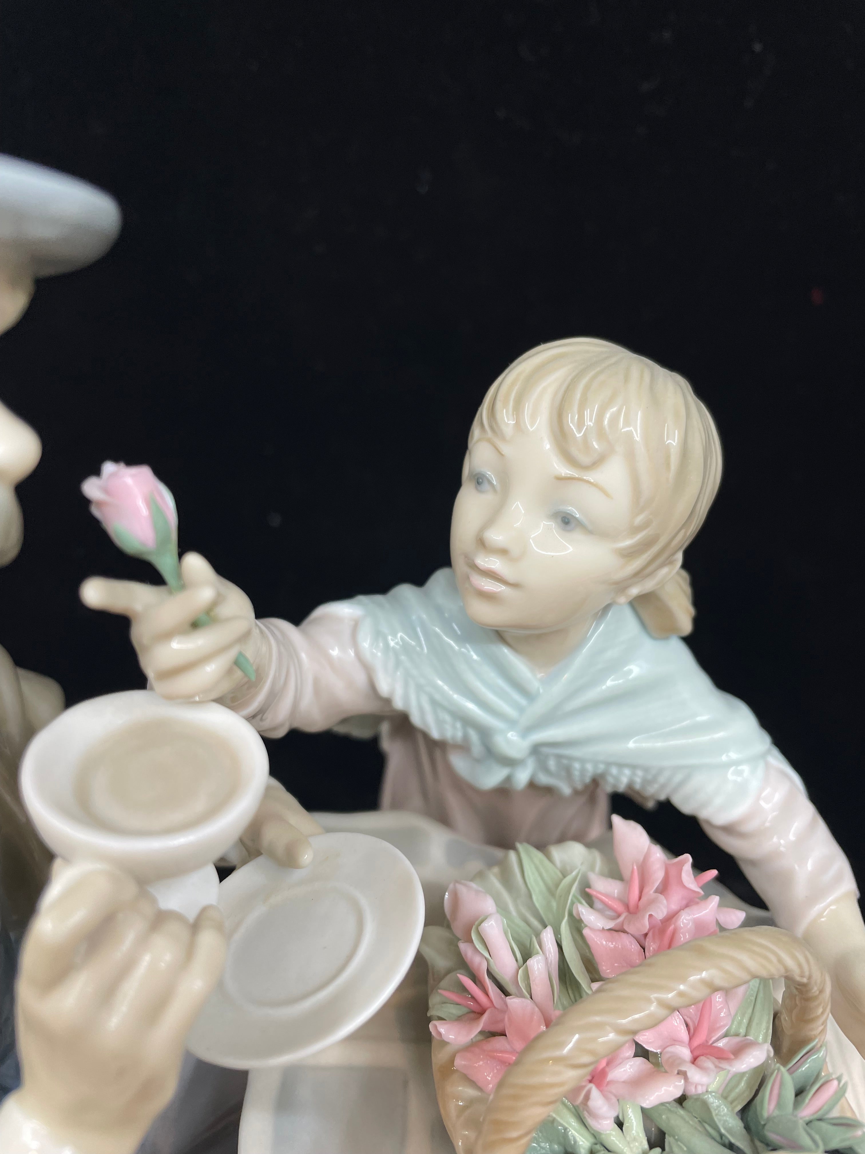 Lladro 'Girl with hotsell Flower Basket’