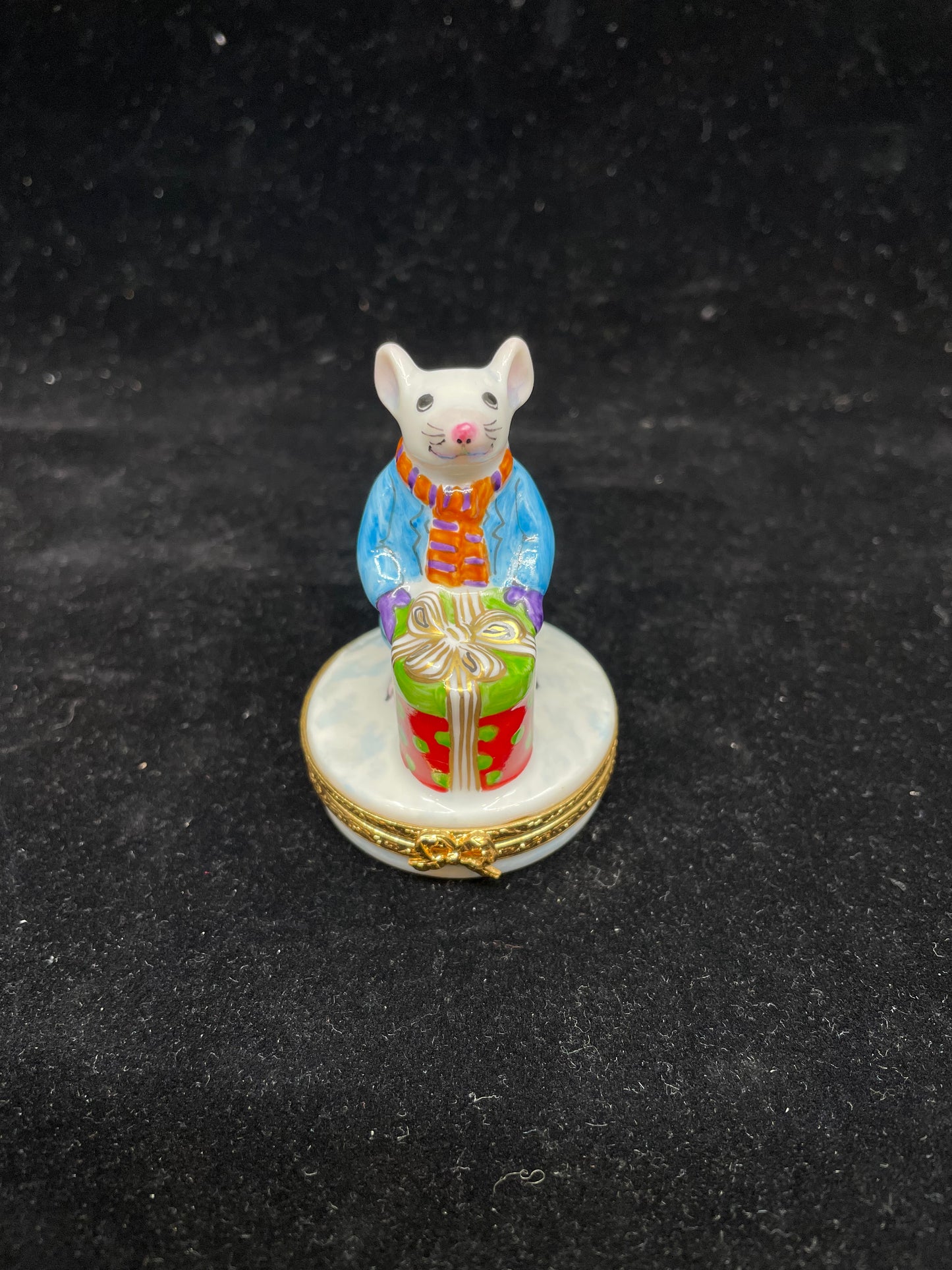 Limoges Artoria Mouse with Gift (W634CD)