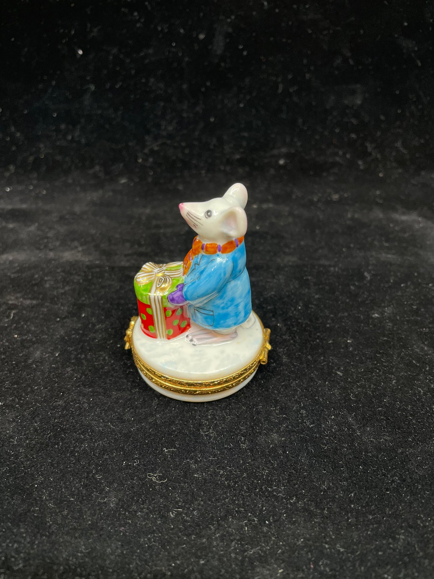 Limoges Artoria Mouse with Gift (W634CD)