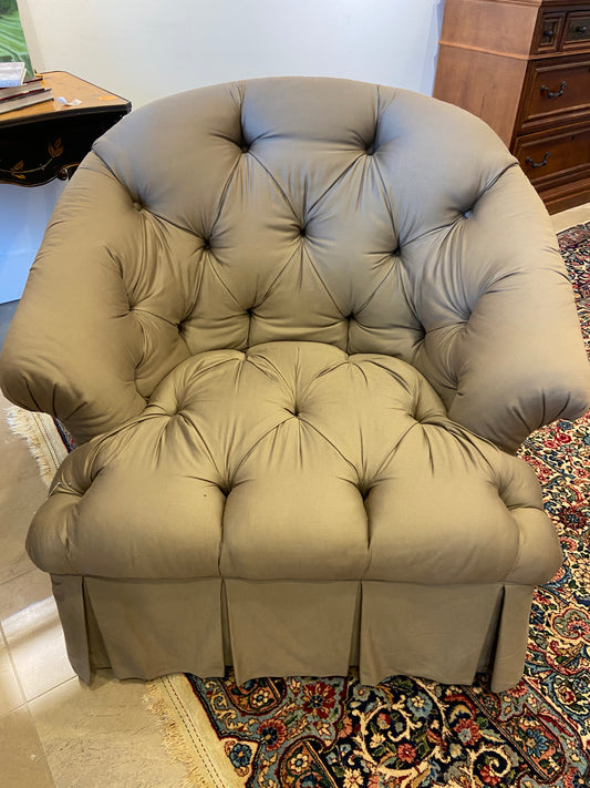 Bernhardt Tufted Swivel Chair (34U841)