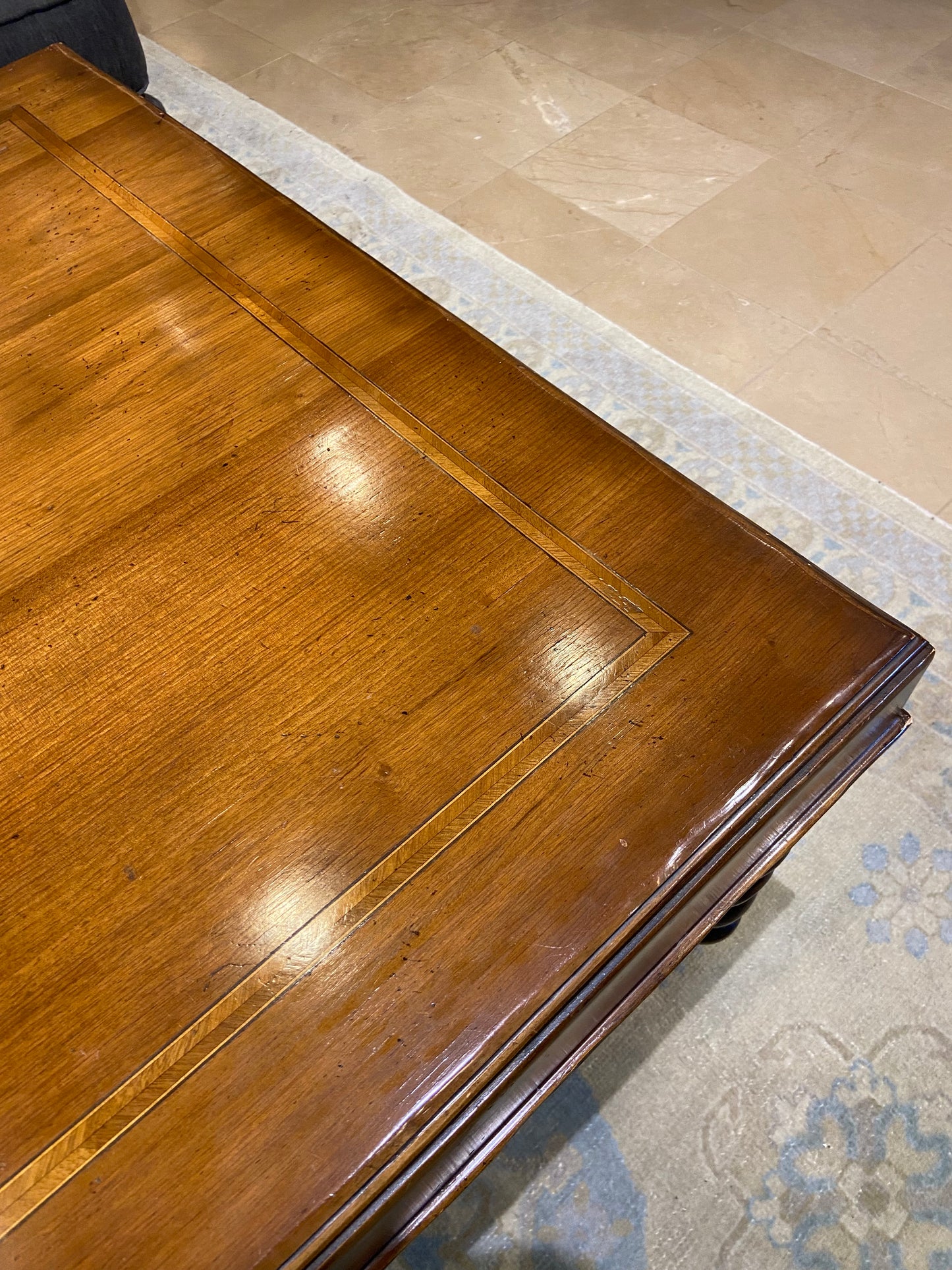 Baker Inlaid Turned Leg Coffee Table (6AVYD4)