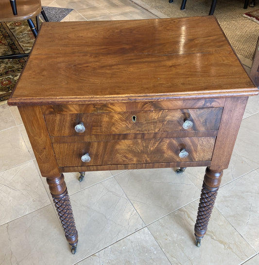 Antique Work/Sewing Table with Turned Legs (2Y8HUZ)