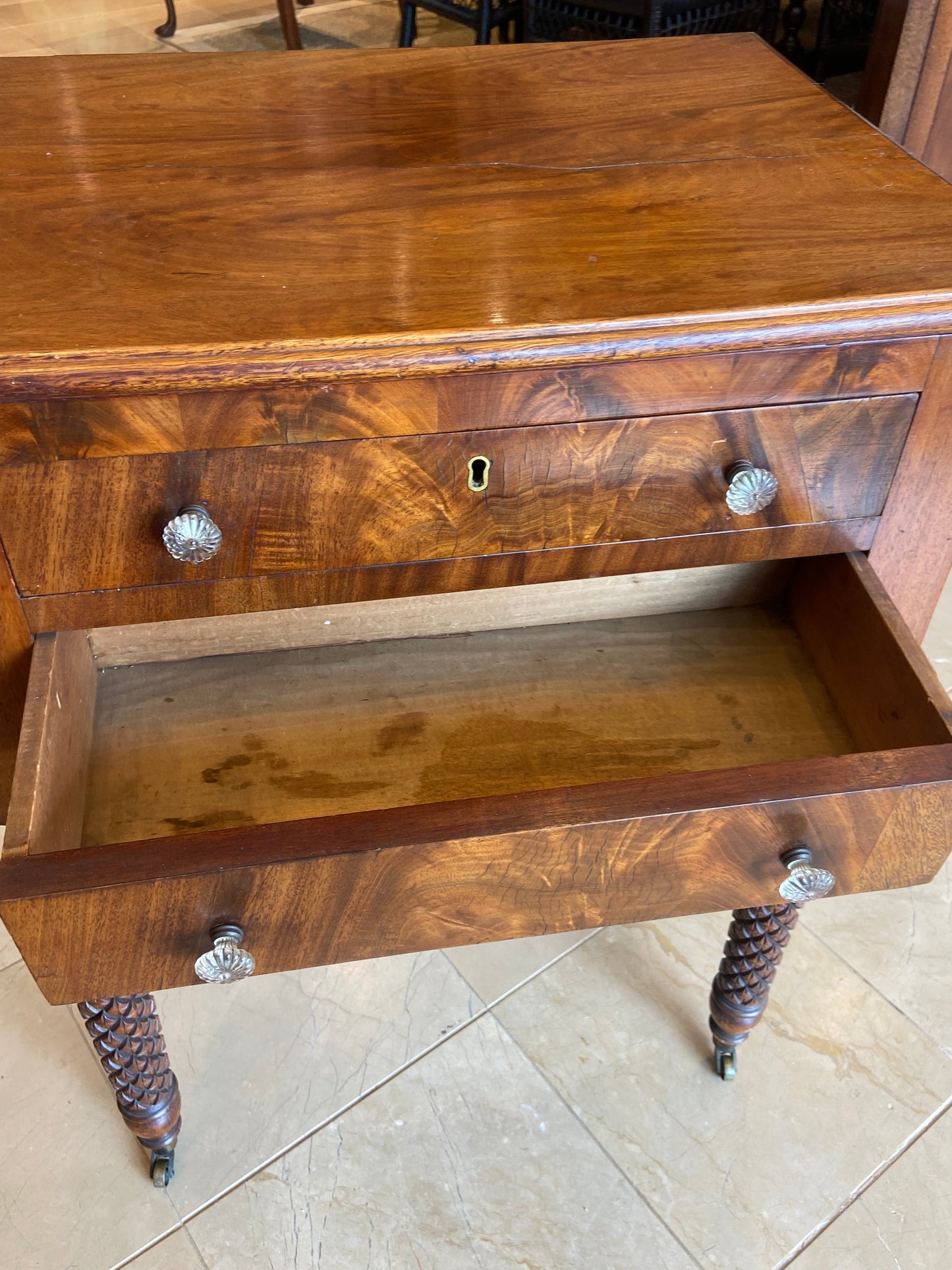 Antique Work/Sewing Table with Turned Legs (2Y8HUZ)