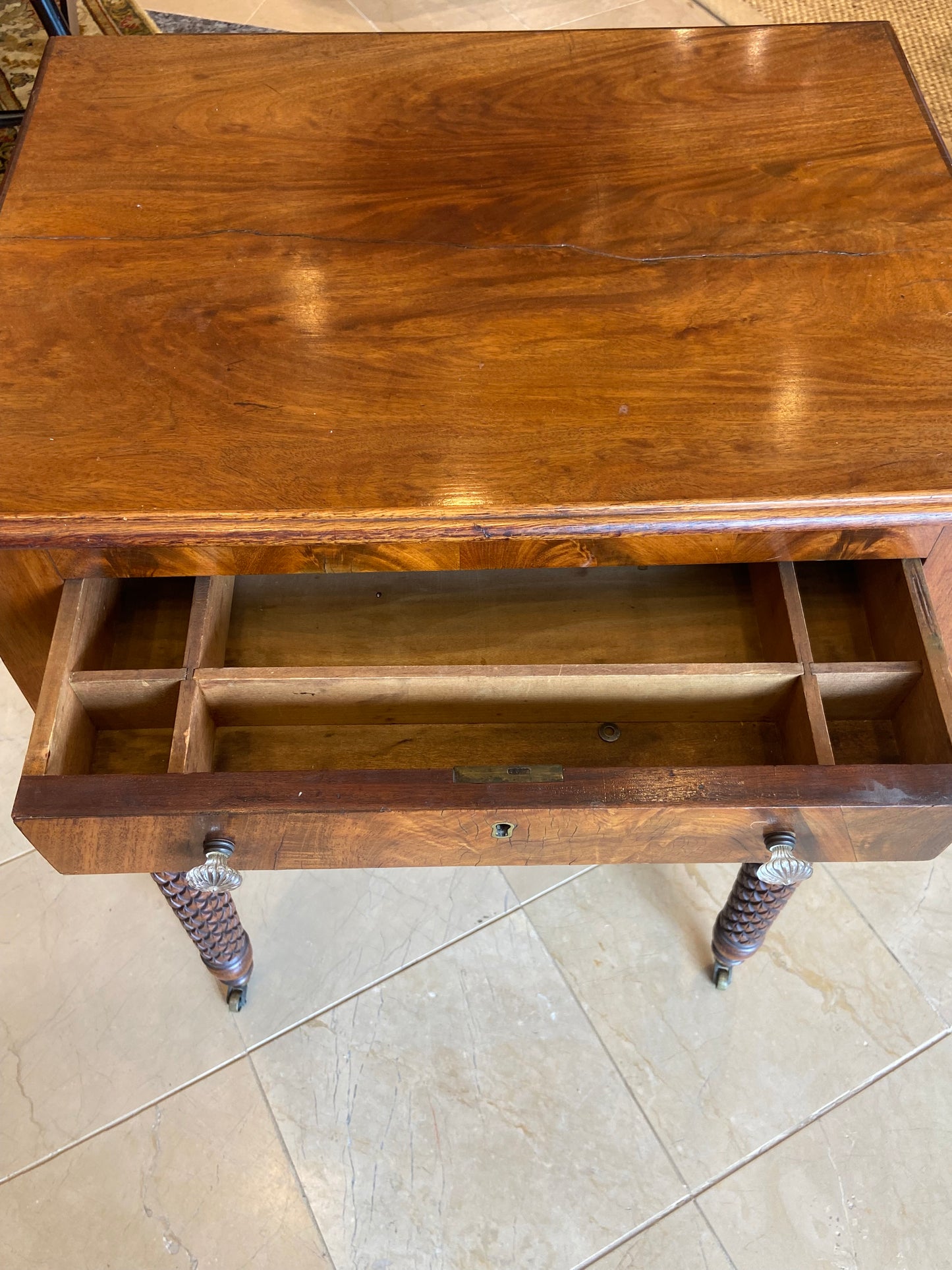 Antique Work/Sewing Table with Turned Legs (2Y8HUZ)