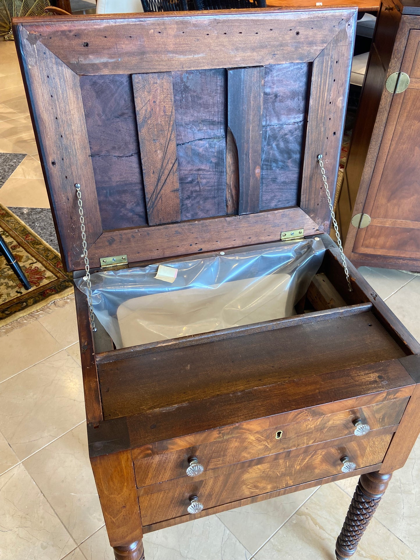 Antique Work/Sewing Table with Turned Legs (2Y8HUZ)